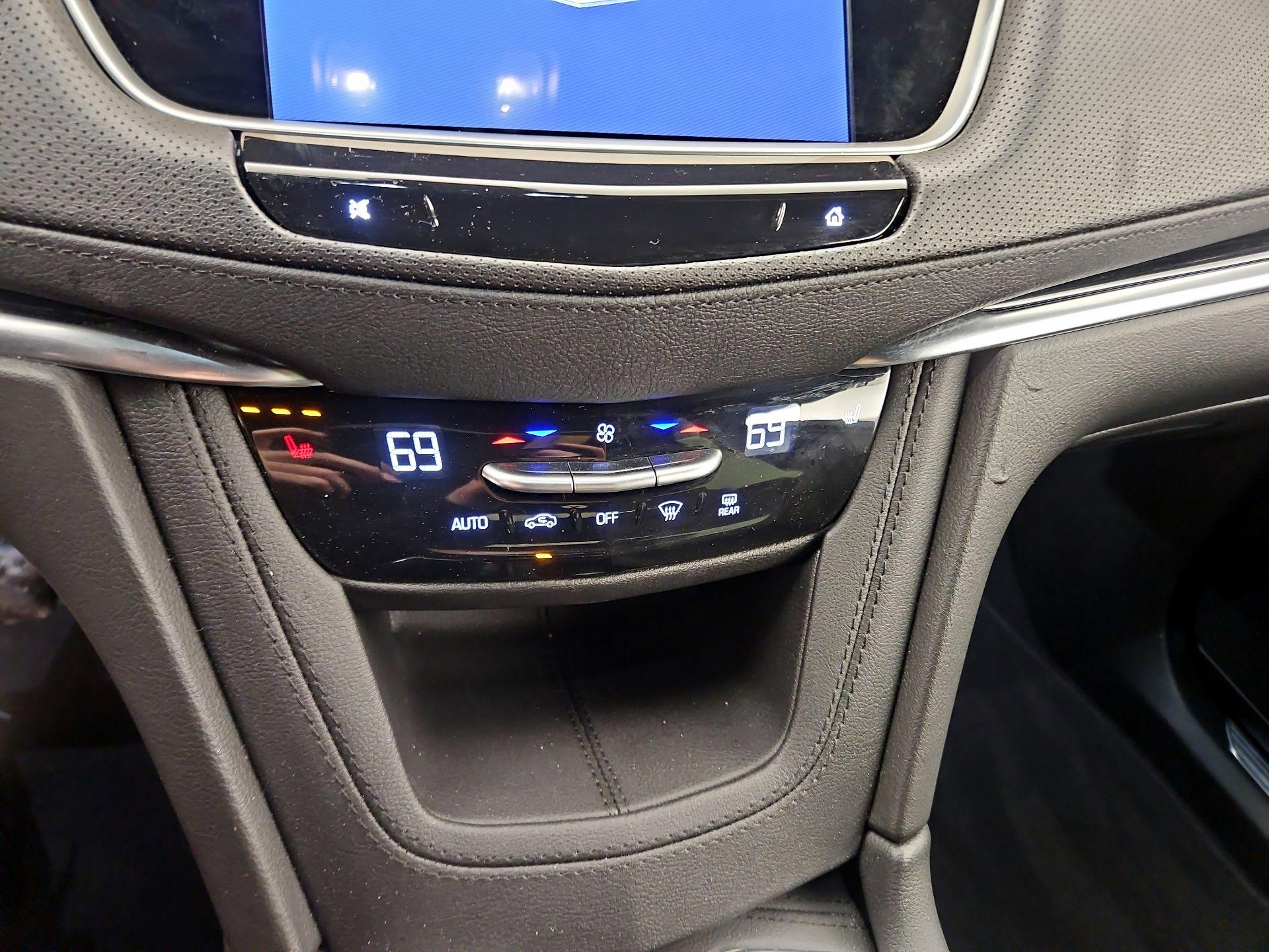 Thumbnail: 2025 Cadillac XT5 - 17