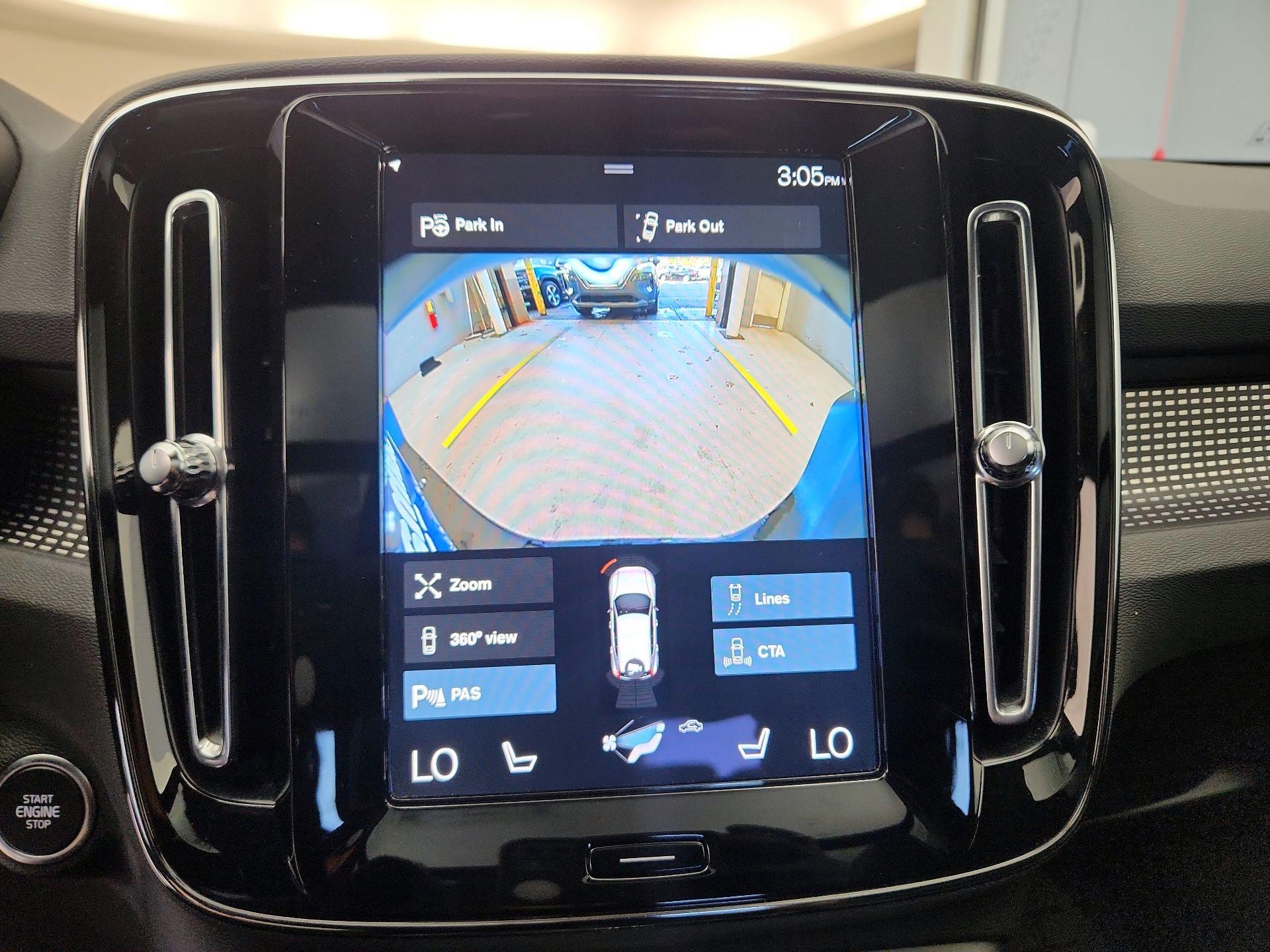 Thumbnail: 2022 Volvo XC40 - 14