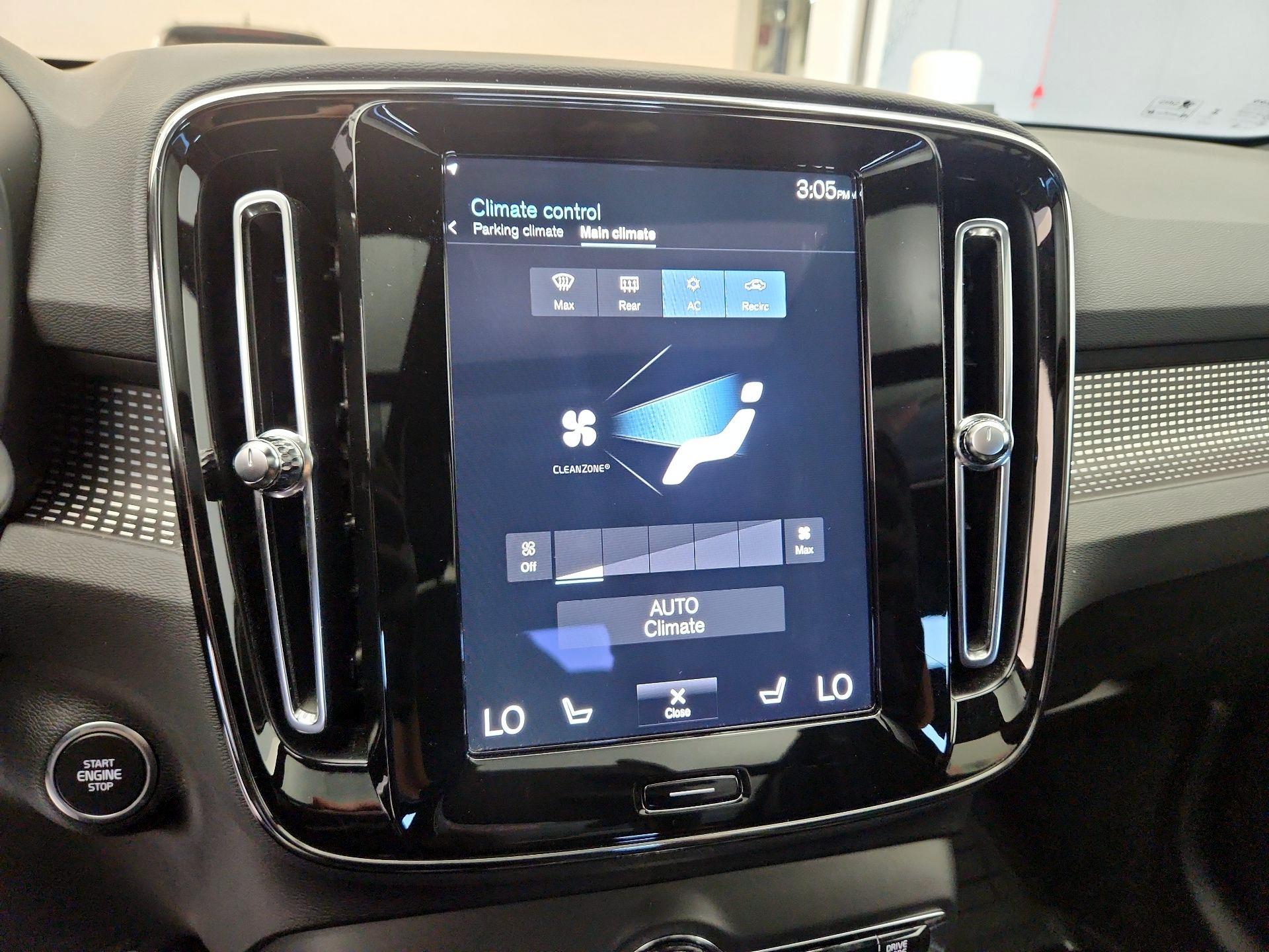 Thumbnail: 2022 Volvo XC40 - 16