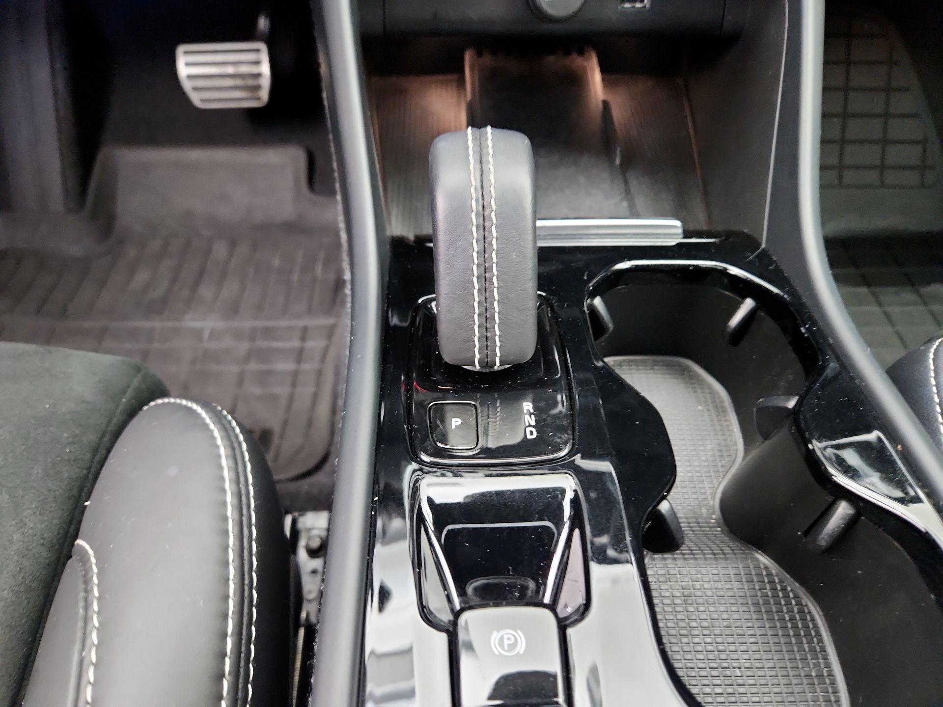 Thumbnail: 2022 Volvo XC40 - 17