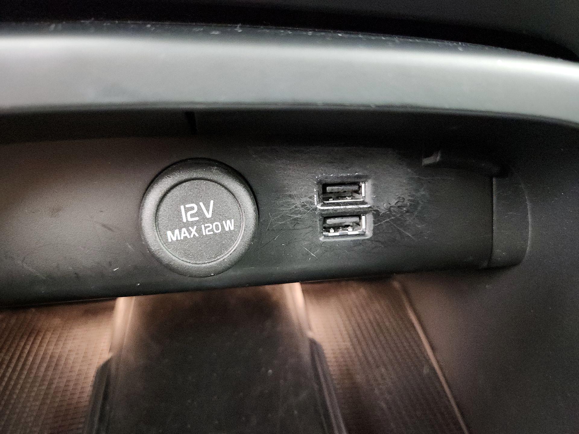 Thumbnail: 2022 Volvo XC40 - 18