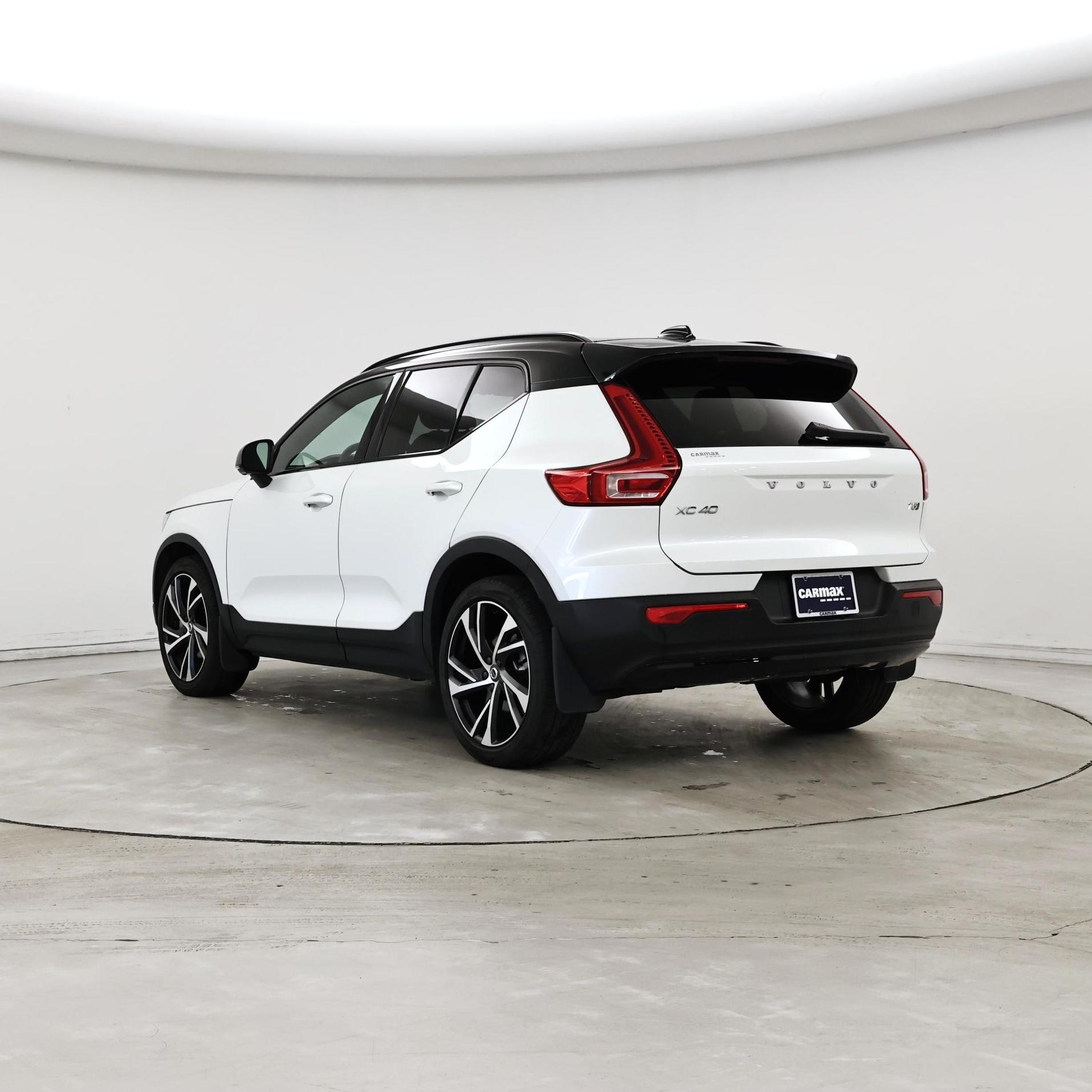 Thumbnail: 2022 Volvo XC40 - 2