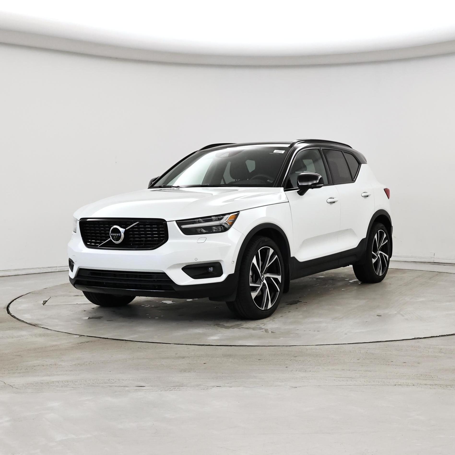 Thumbnail: 2022 Volvo XC40 - 4