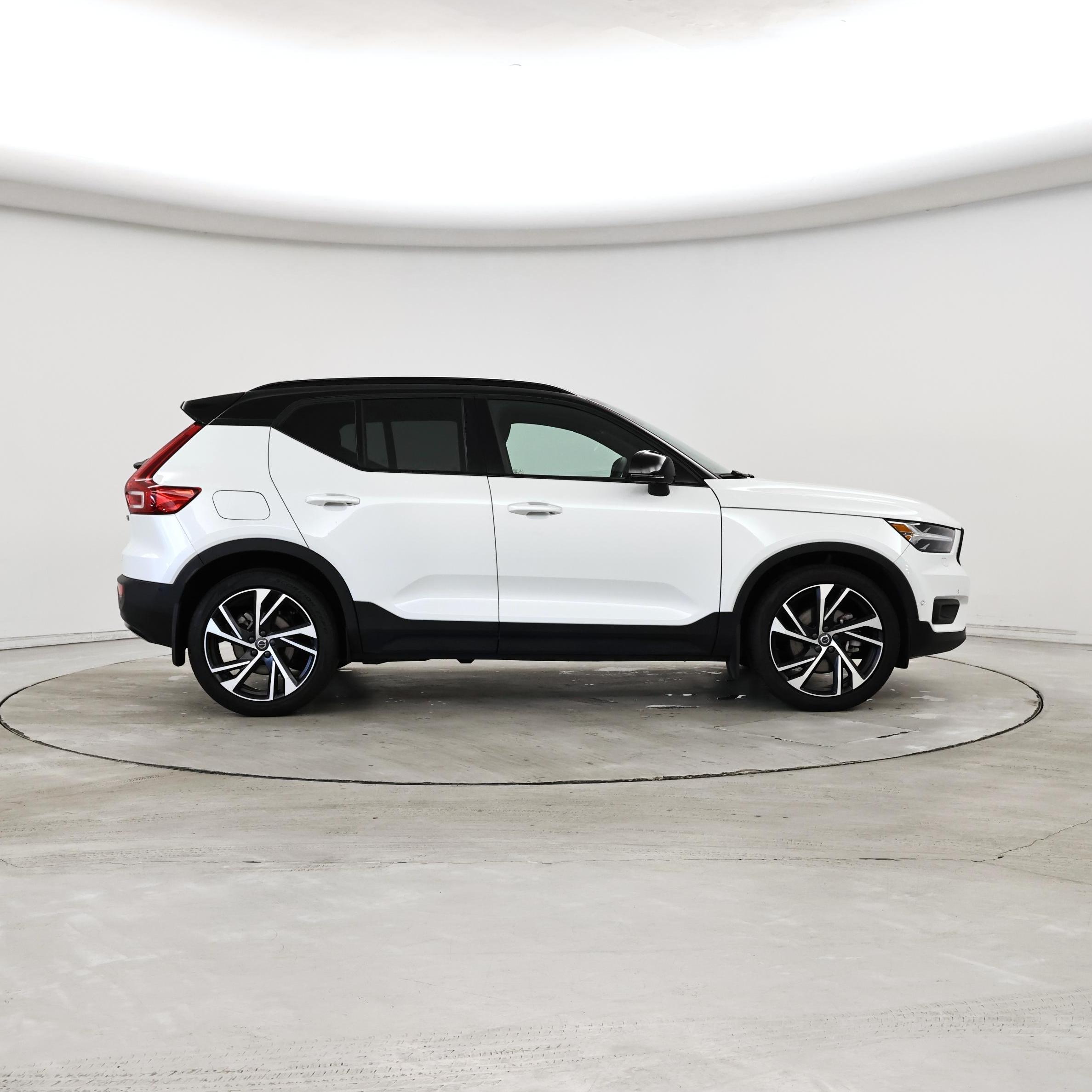Thumbnail: 2022 Volvo XC40 - 7