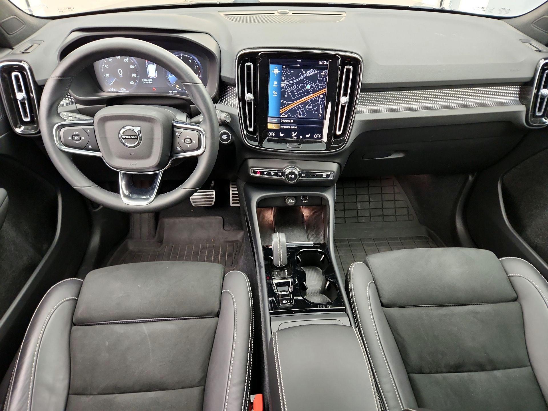 Thumbnail: 2022 Volvo XC40 - 9