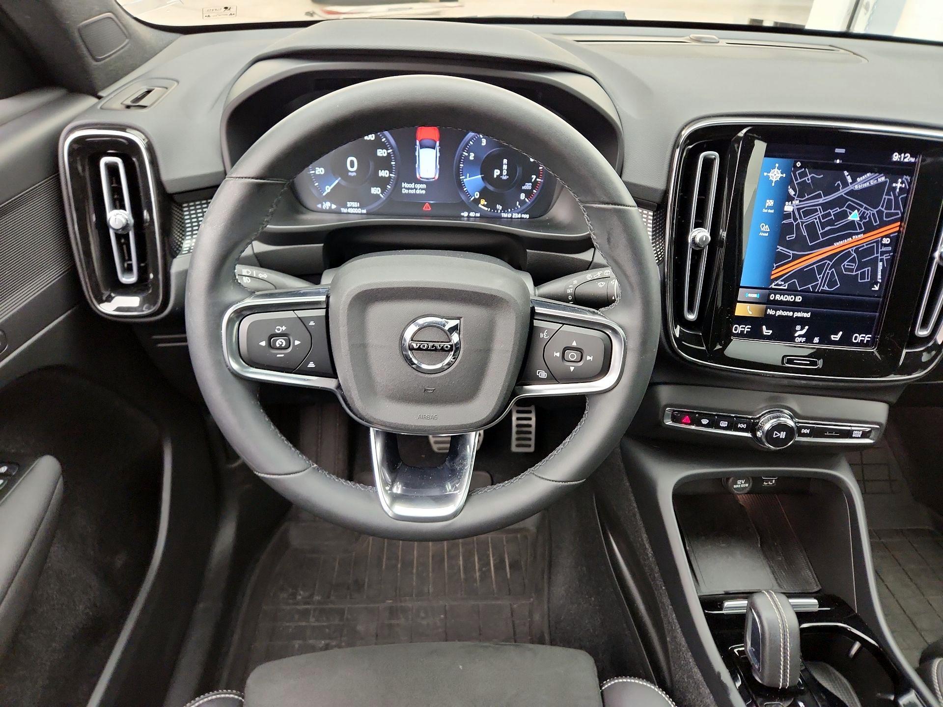 Thumbnail: 2022 Volvo XC40 - 10