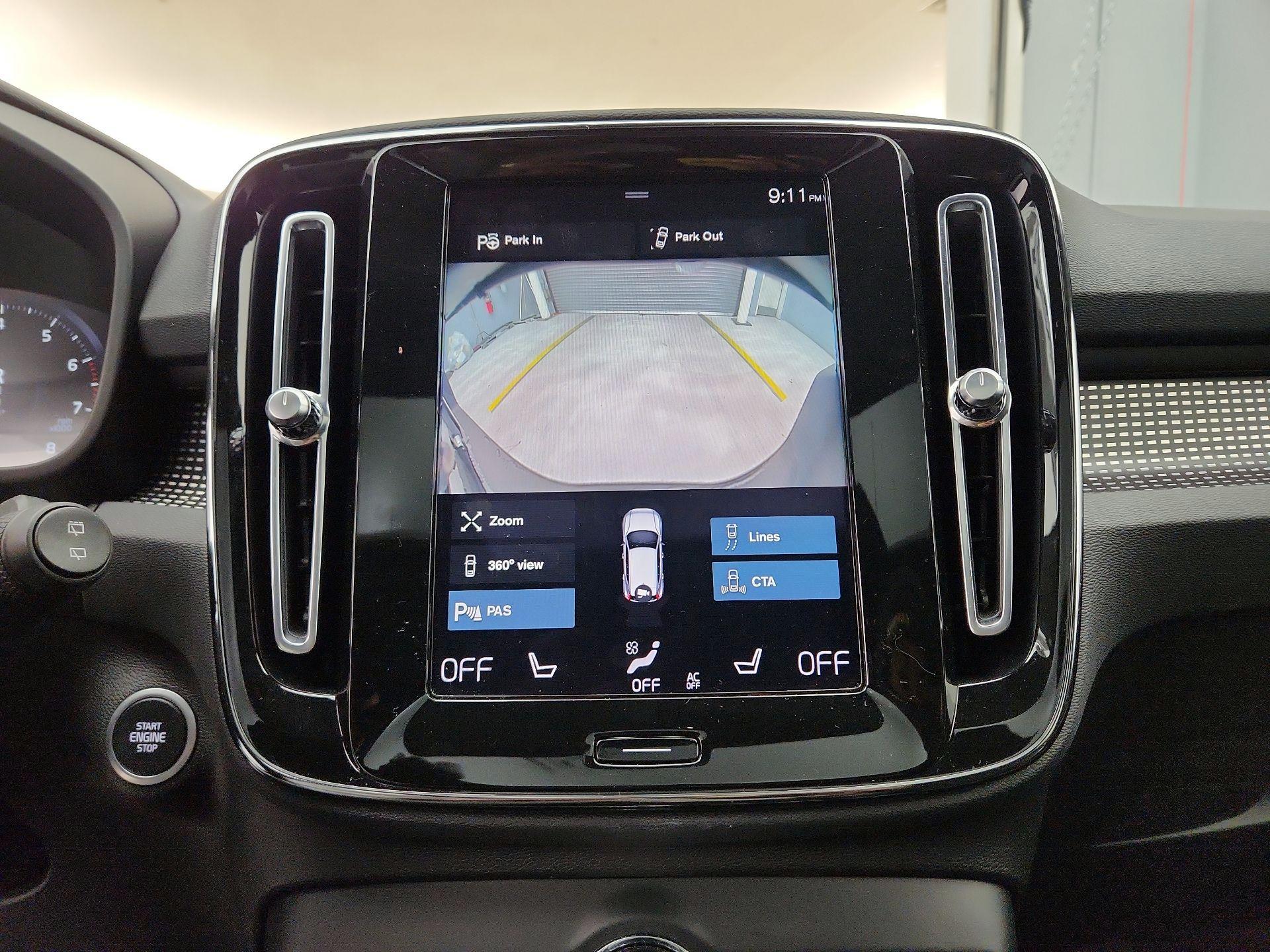 Thumbnail: 2022 Volvo XC40 - 15