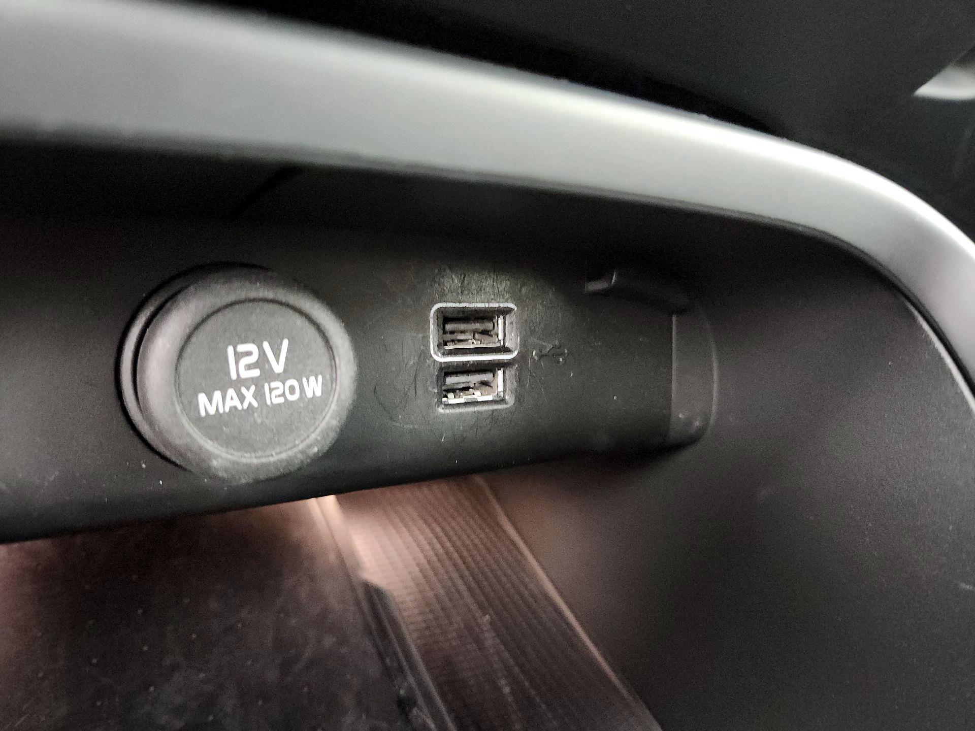 Thumbnail: 2022 Volvo XC40 - 19