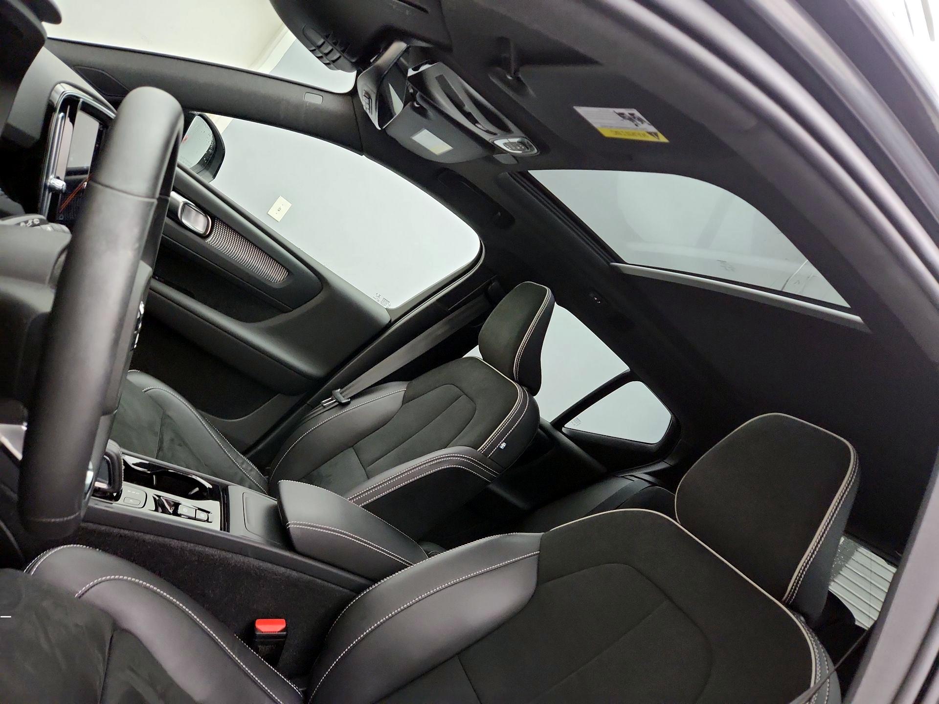 Thumbnail: 2022 Volvo XC40 - 20