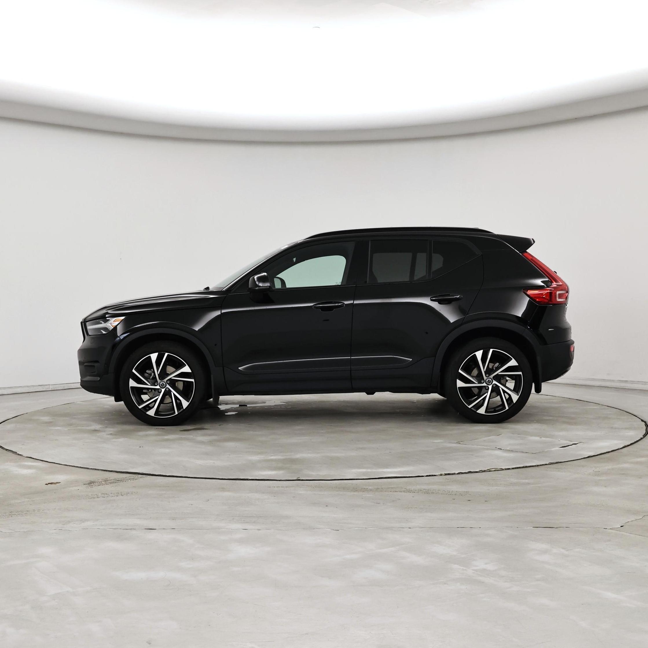 Thumbnail: 2022 Volvo XC40 - 3