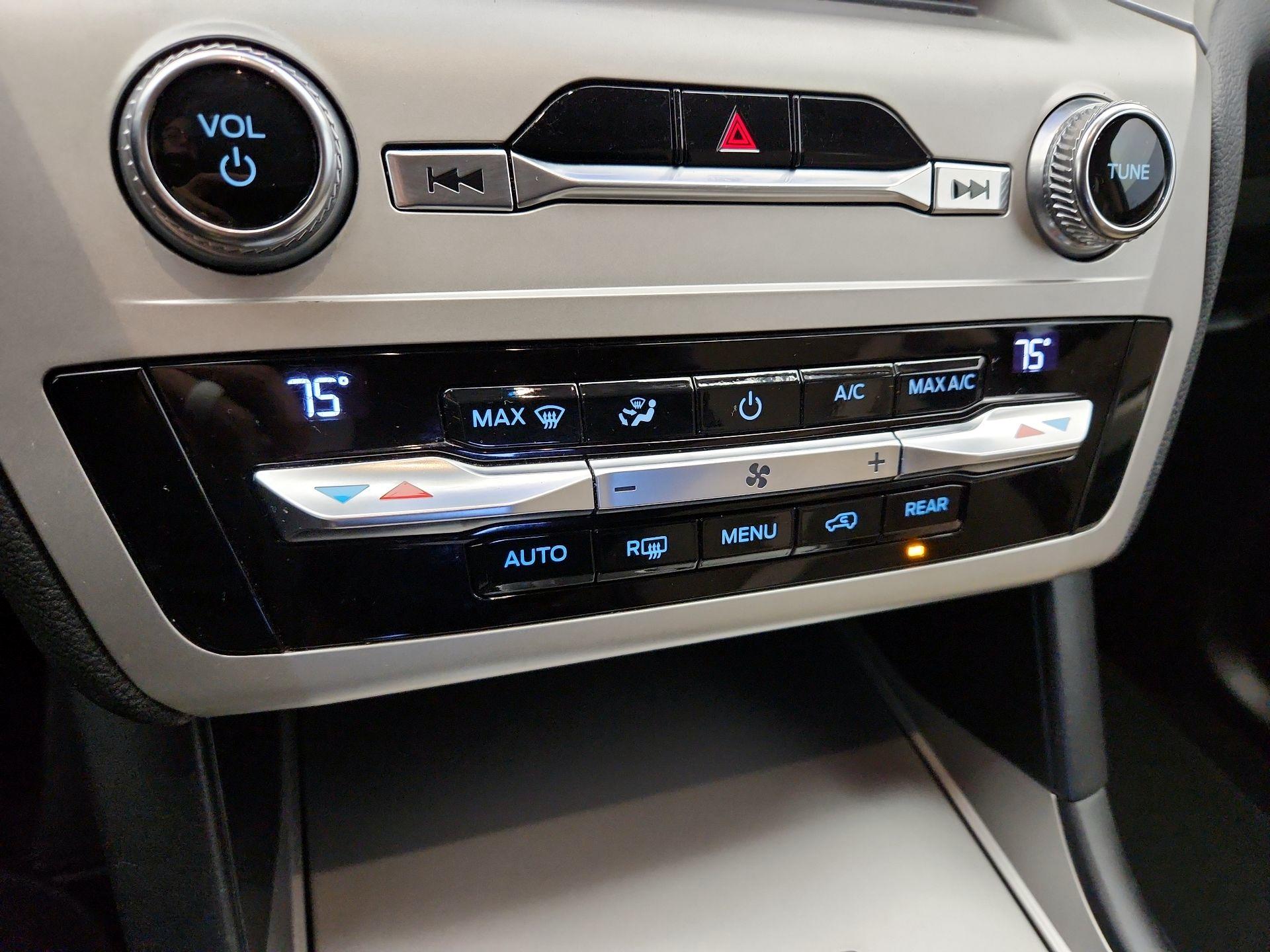 Thumbnail: 2020 Ford Explorer - 16