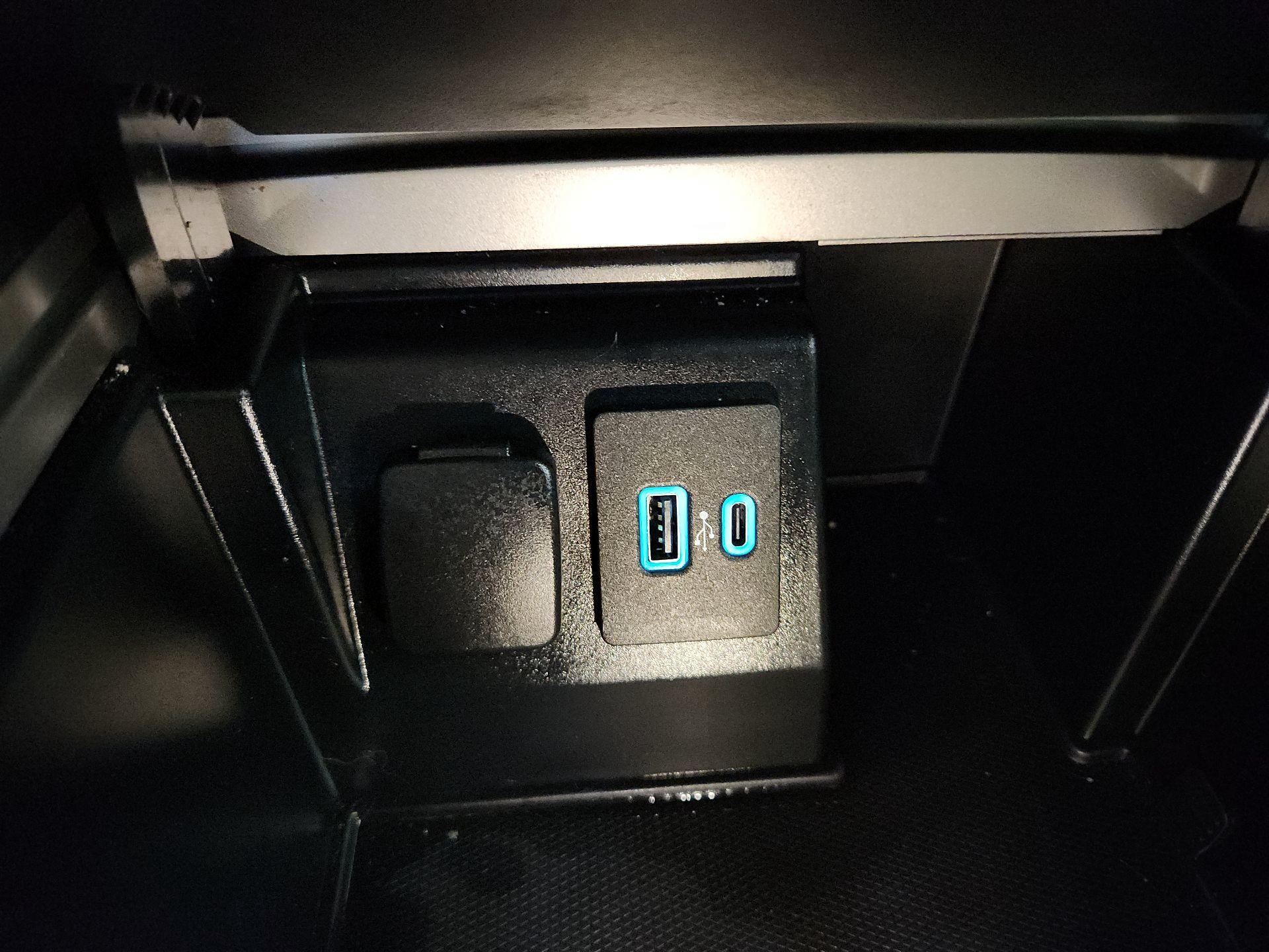 Thumbnail: 2020 Ford Explorer - 18