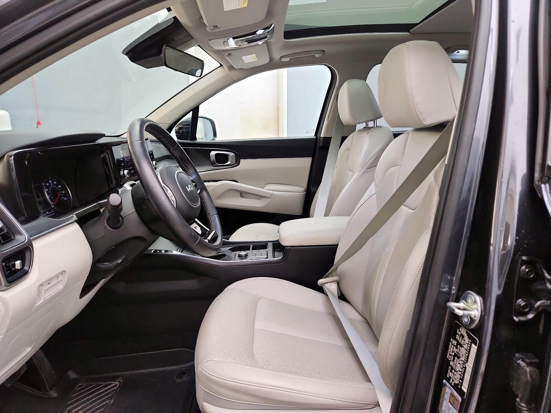 Thumbnail: 2023 Kia Sorento - 11