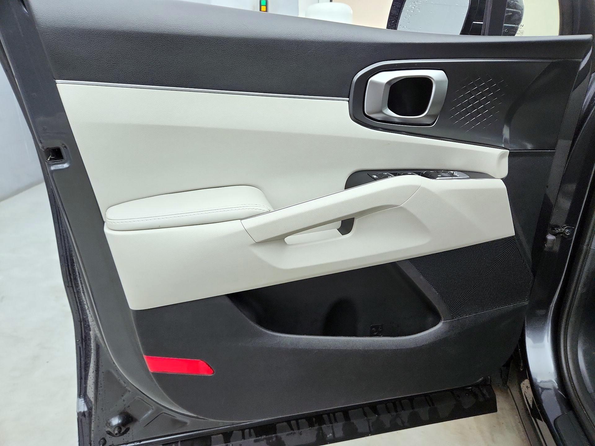 Thumbnail: 2023 Kia Sorento - 12