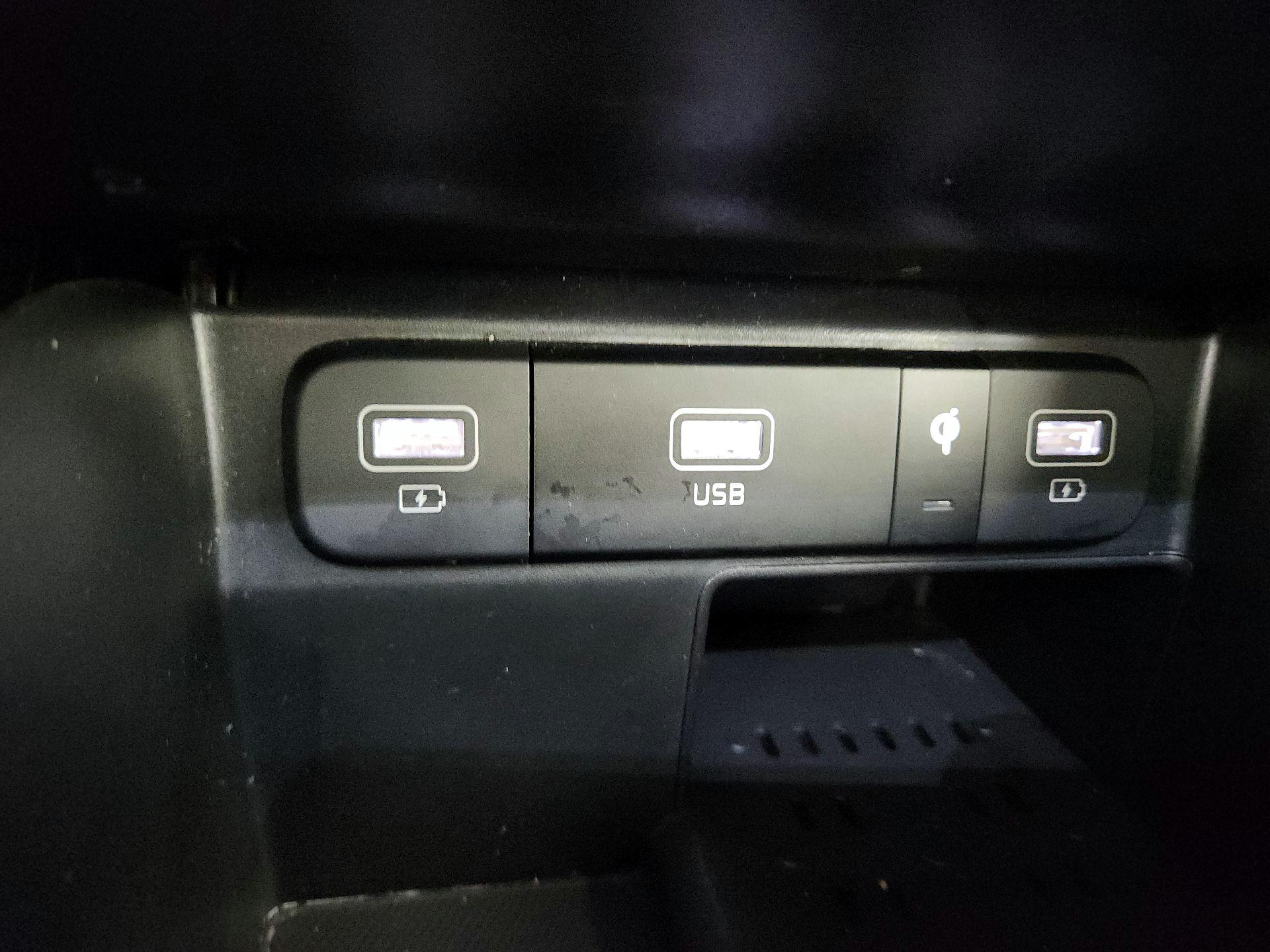 Thumbnail: 2023 Kia Sorento - 19