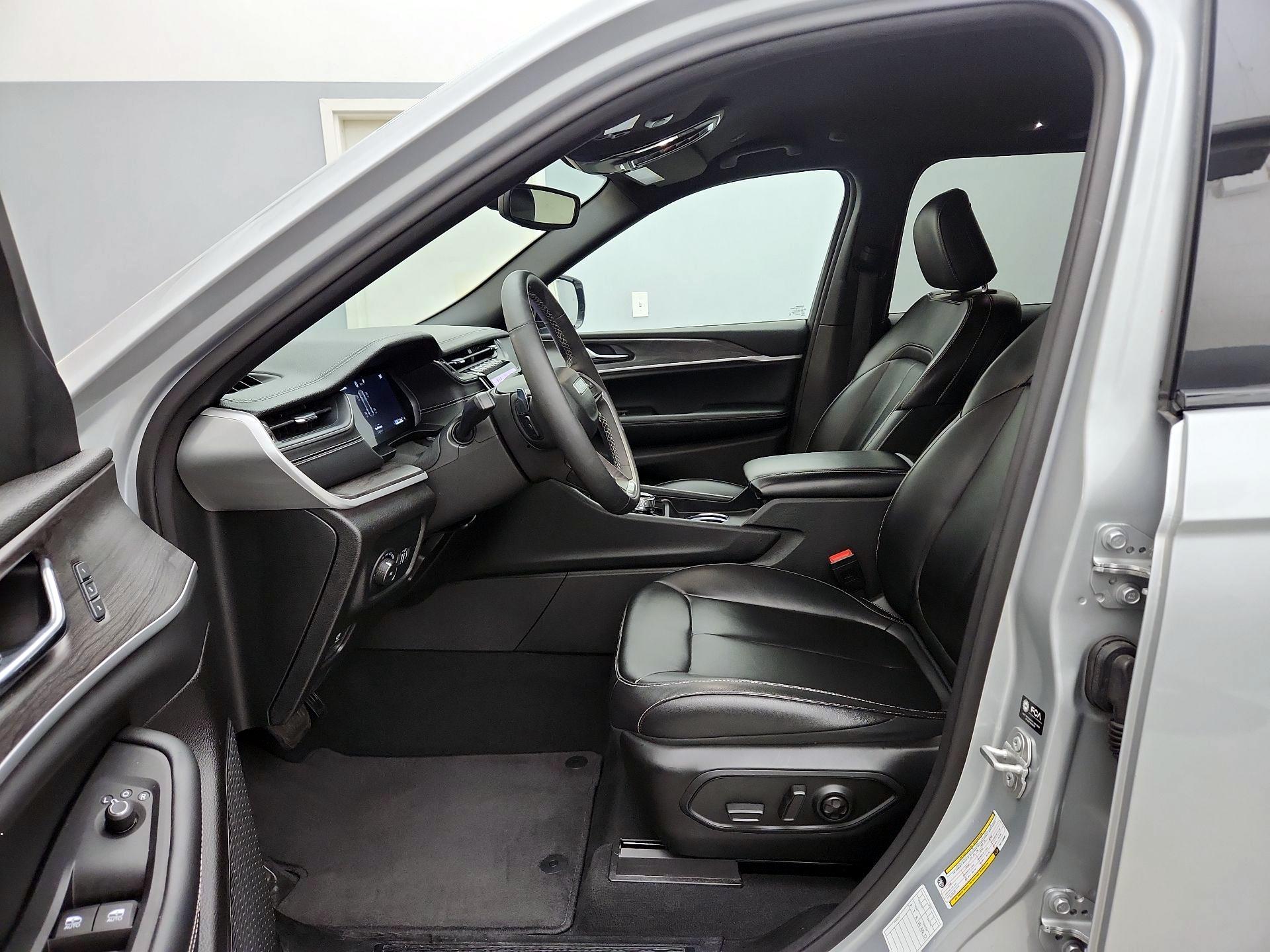 Thumbnail: 2024 Jeep Grand Cherokee - 11