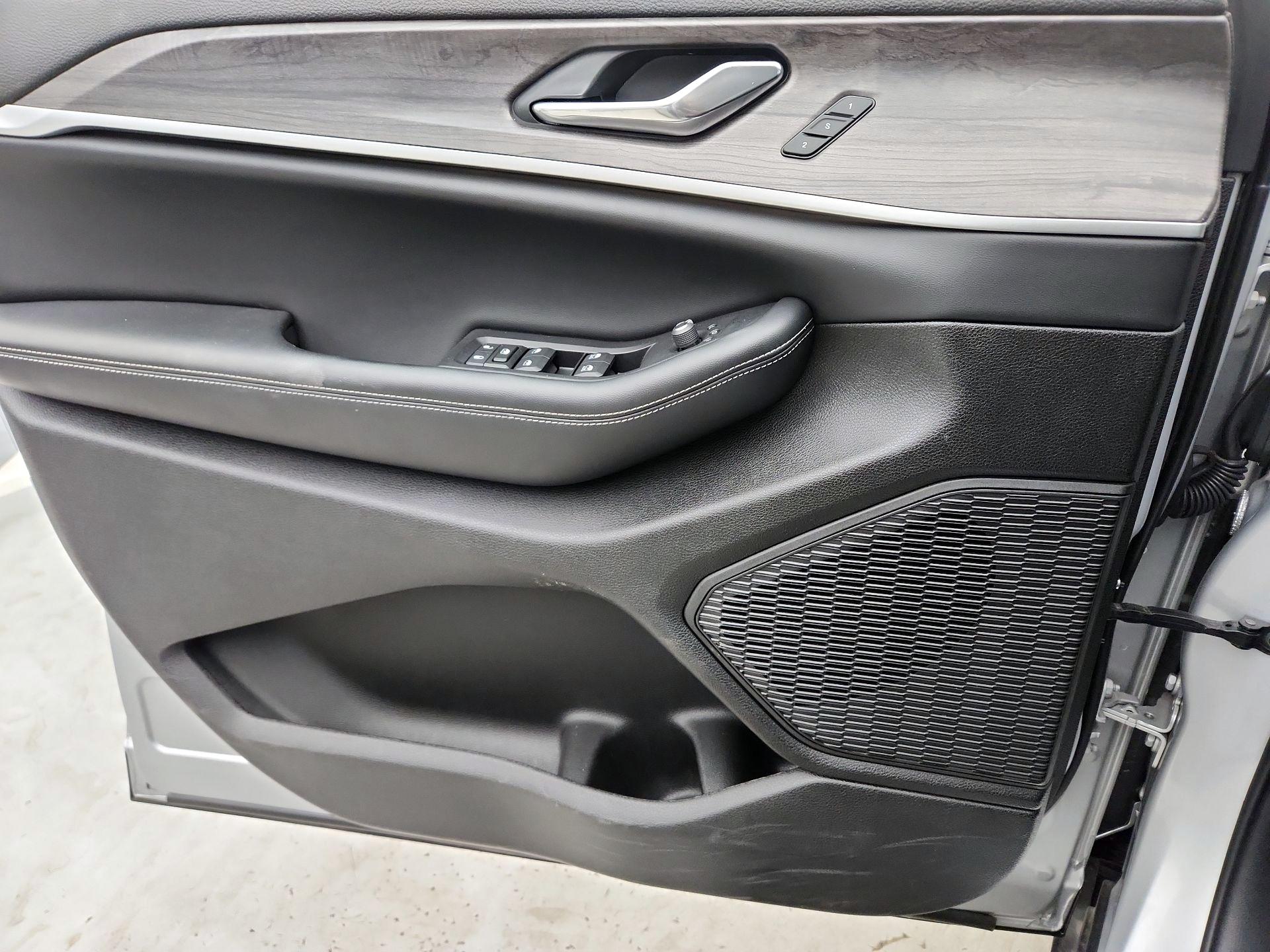 Thumbnail: 2024 Jeep Grand Cherokee - 12