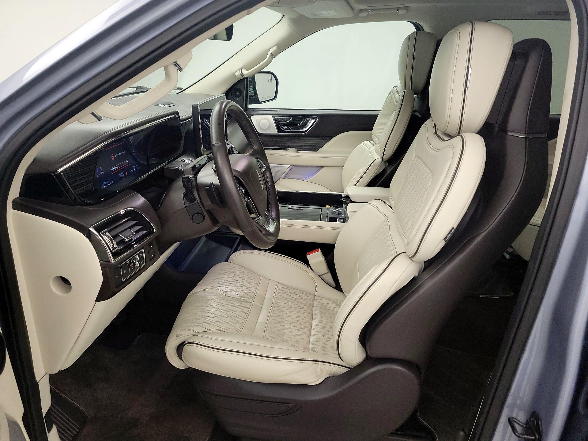 Thumbnail: 2023 Lincoln Navigator - 11