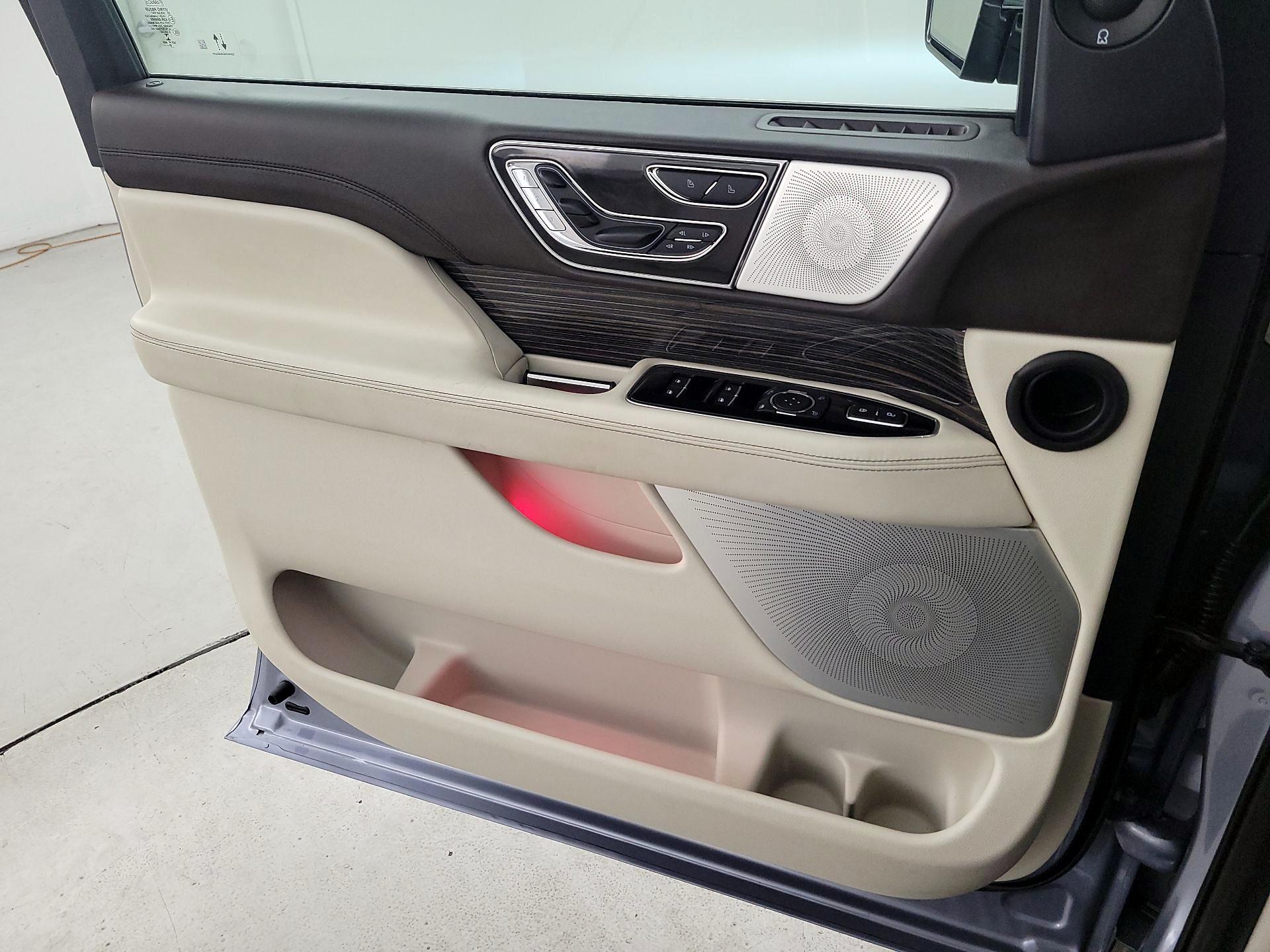 Thumbnail: 2023 Lincoln Navigator - 12