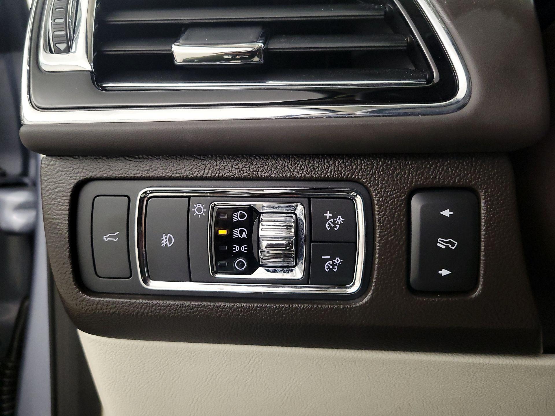 Thumbnail: 2023 Lincoln Navigator - 13