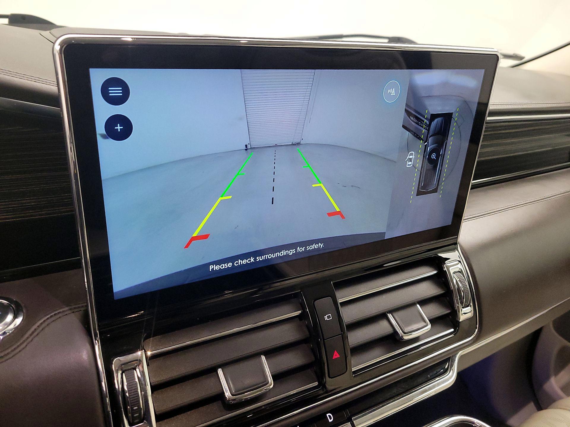 Thumbnail: 2023 Lincoln Navigator - 15