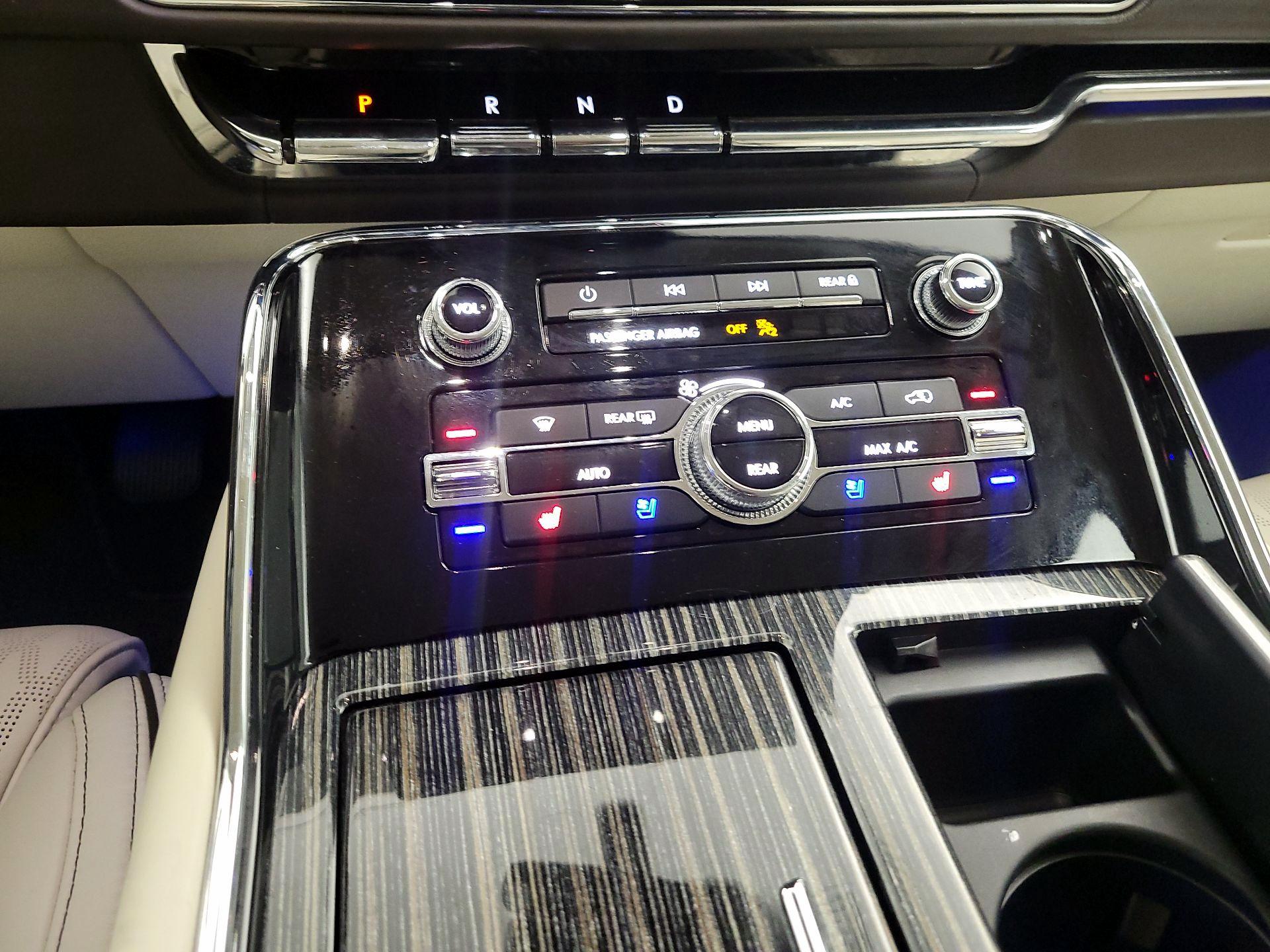 Thumbnail: 2023 Lincoln Navigator - 18