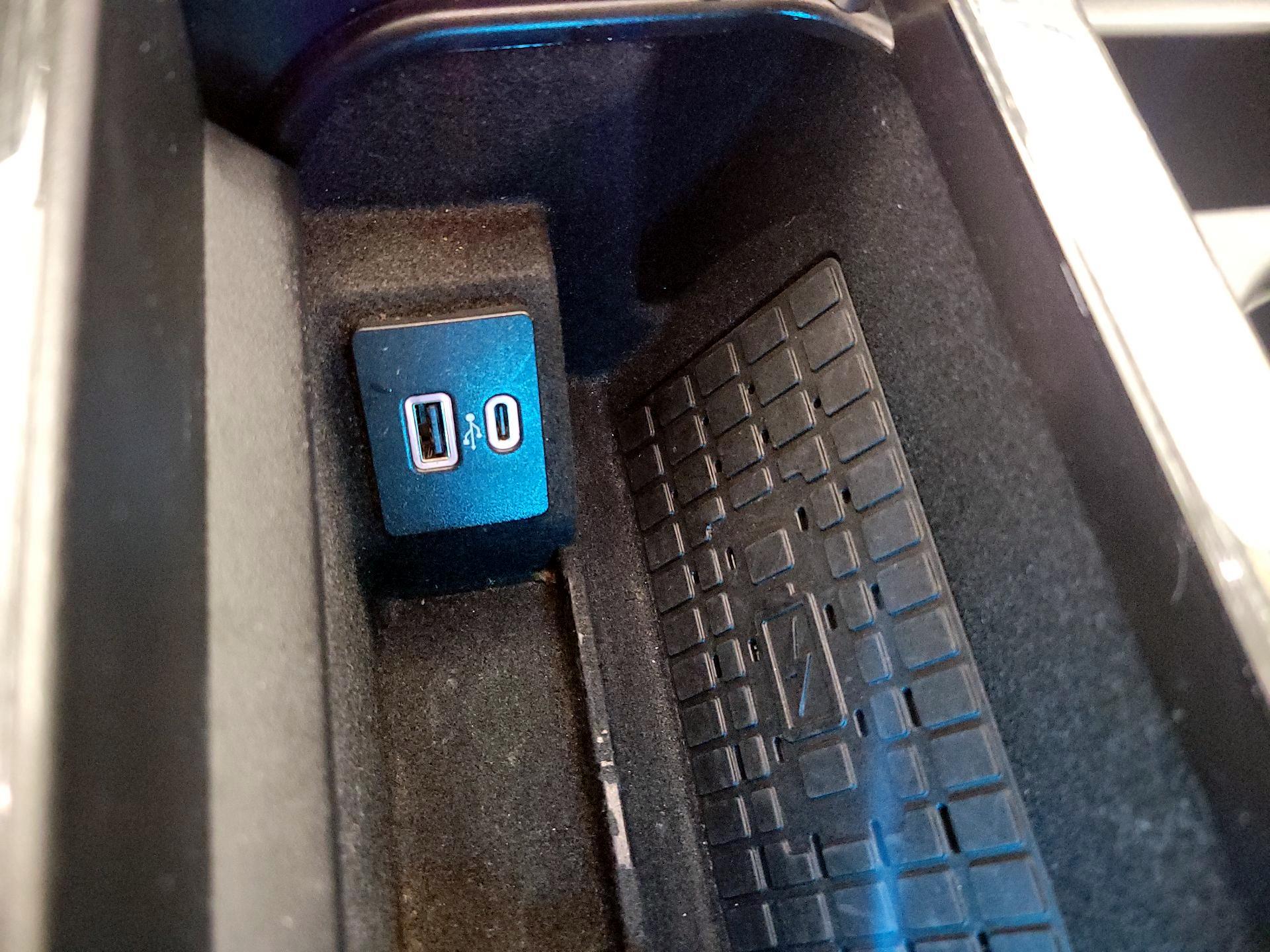 Thumbnail: 2023 Lincoln Navigator - 19