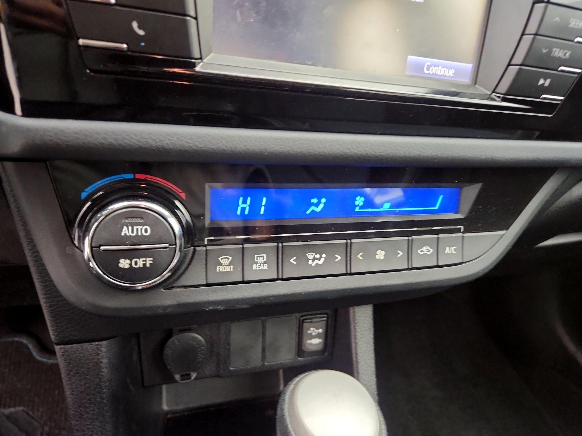 Thumbnail: 2015 Toyota Corolla - 16