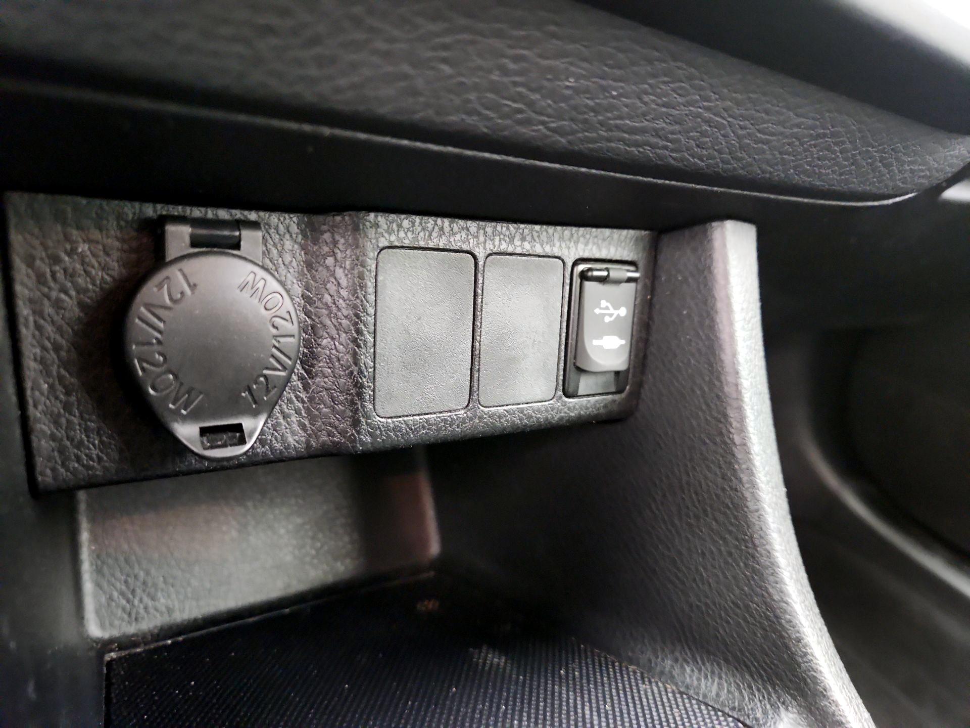 Thumbnail: 2015 Toyota Corolla - 18