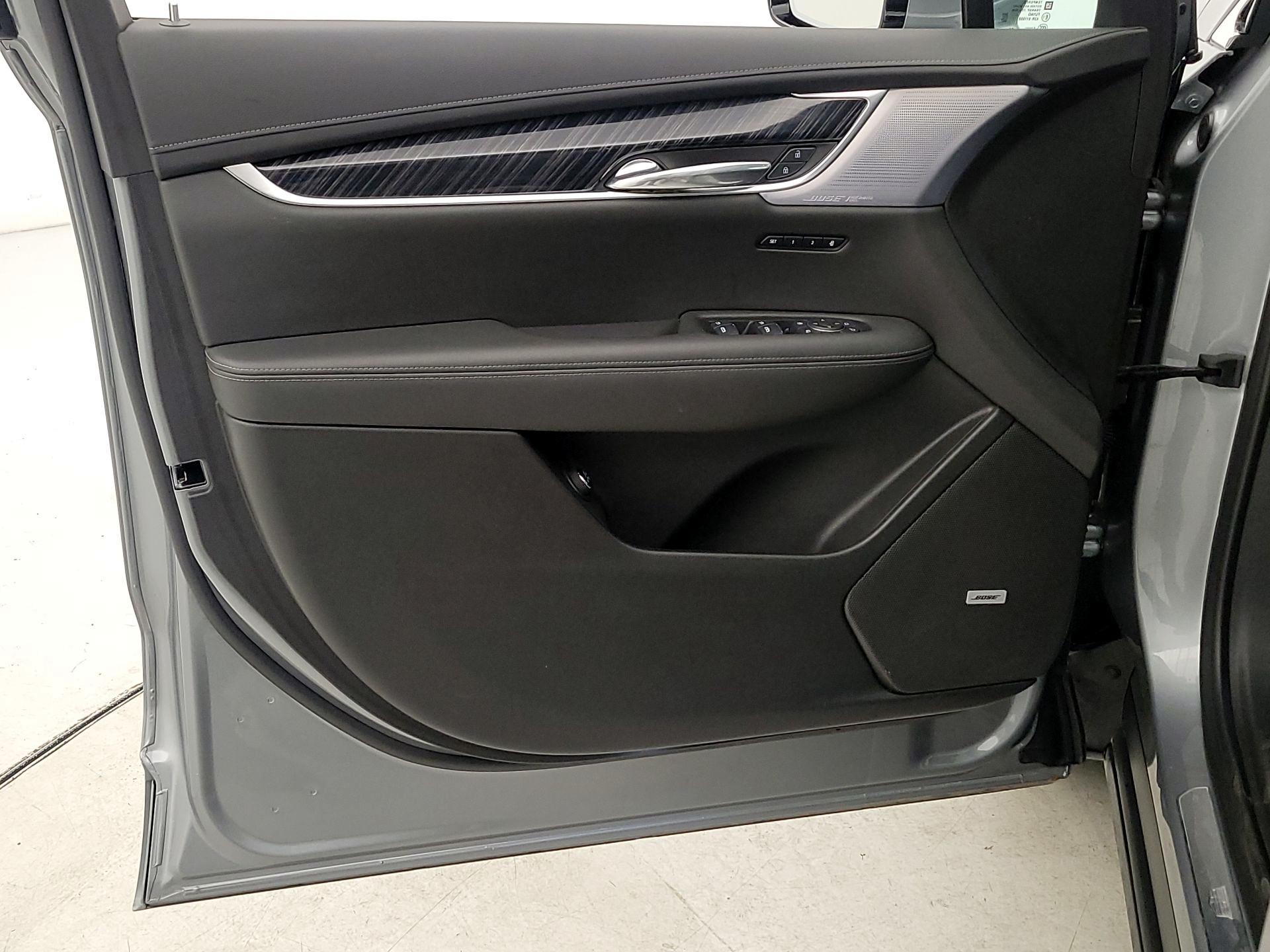 Thumbnail: 2025 Cadillac XT6 - 12