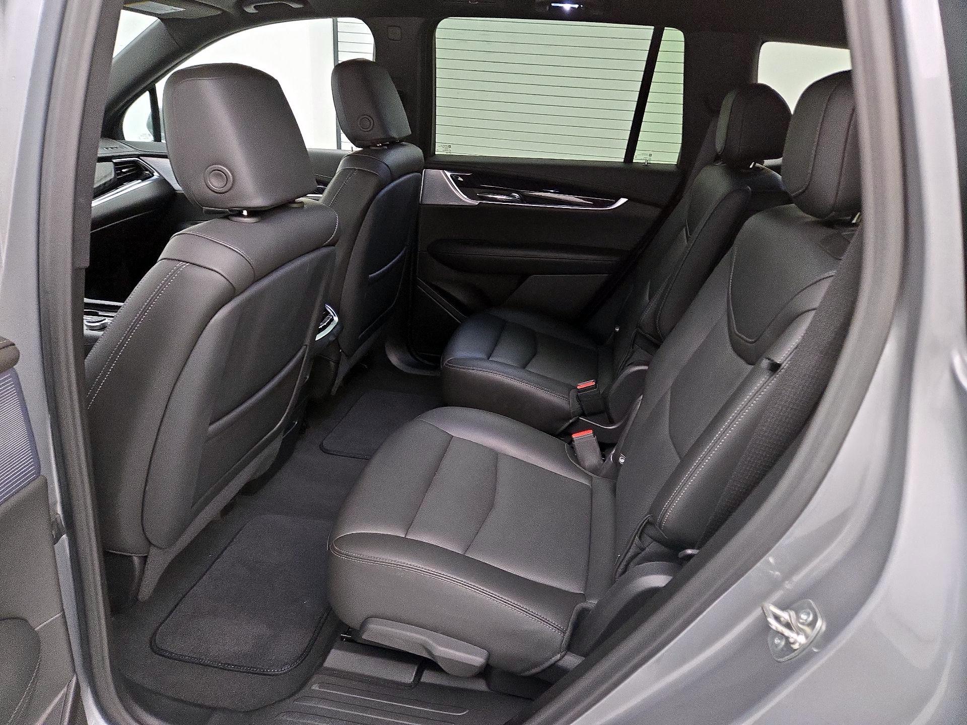 Thumbnail: 2025 Cadillac XT6 - 18