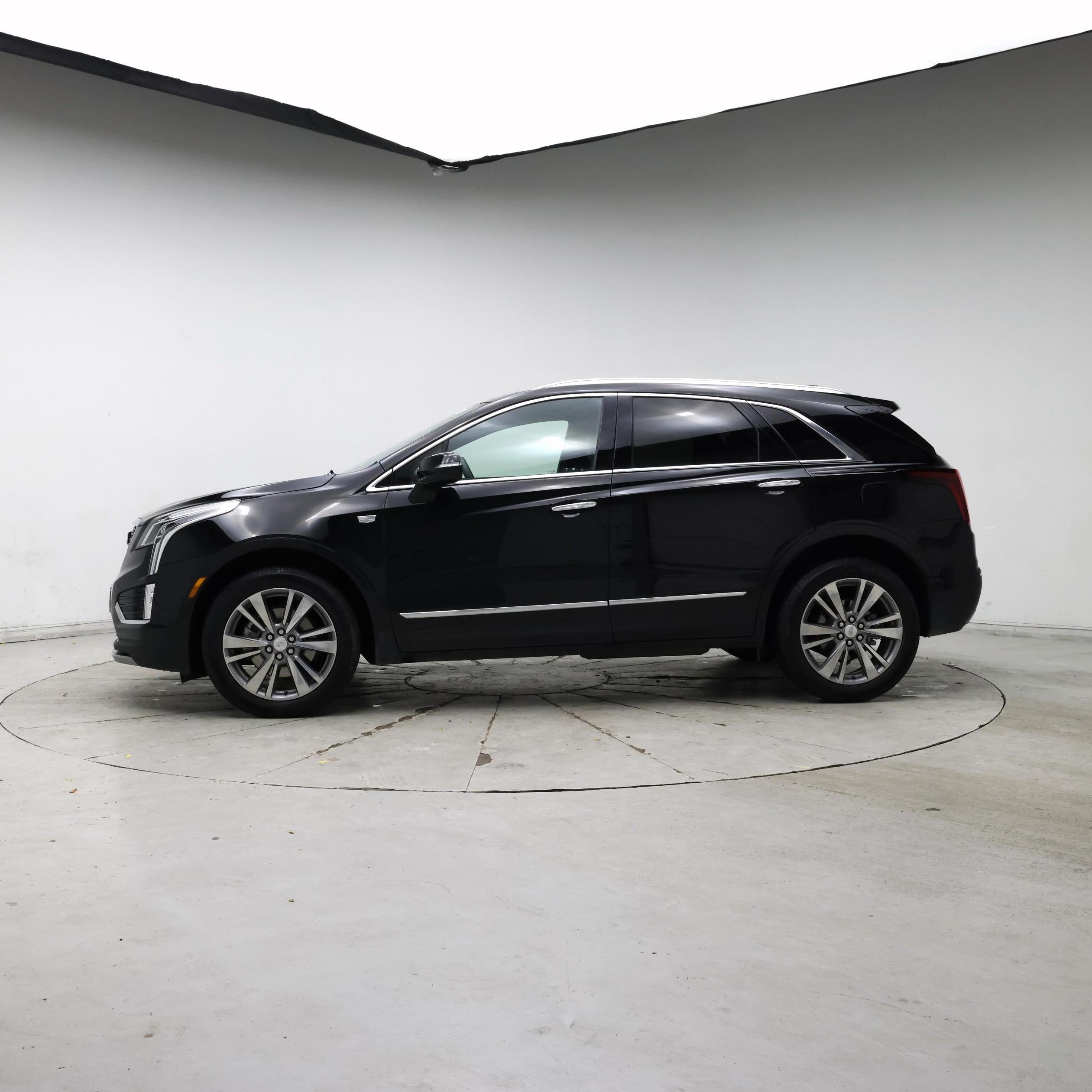 Thumbnail: 2025 Cadillac XT5 - 3