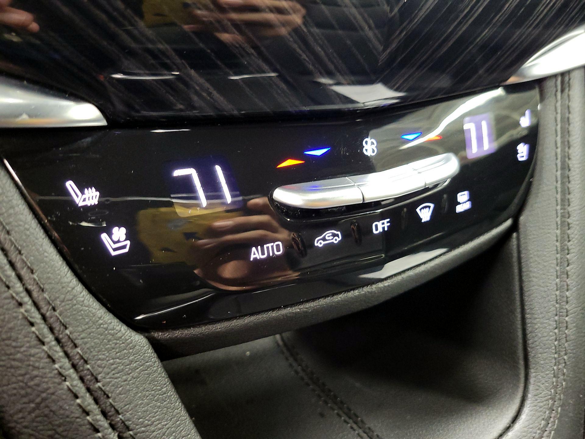 Thumbnail: 2025 Cadillac XT6 - 16