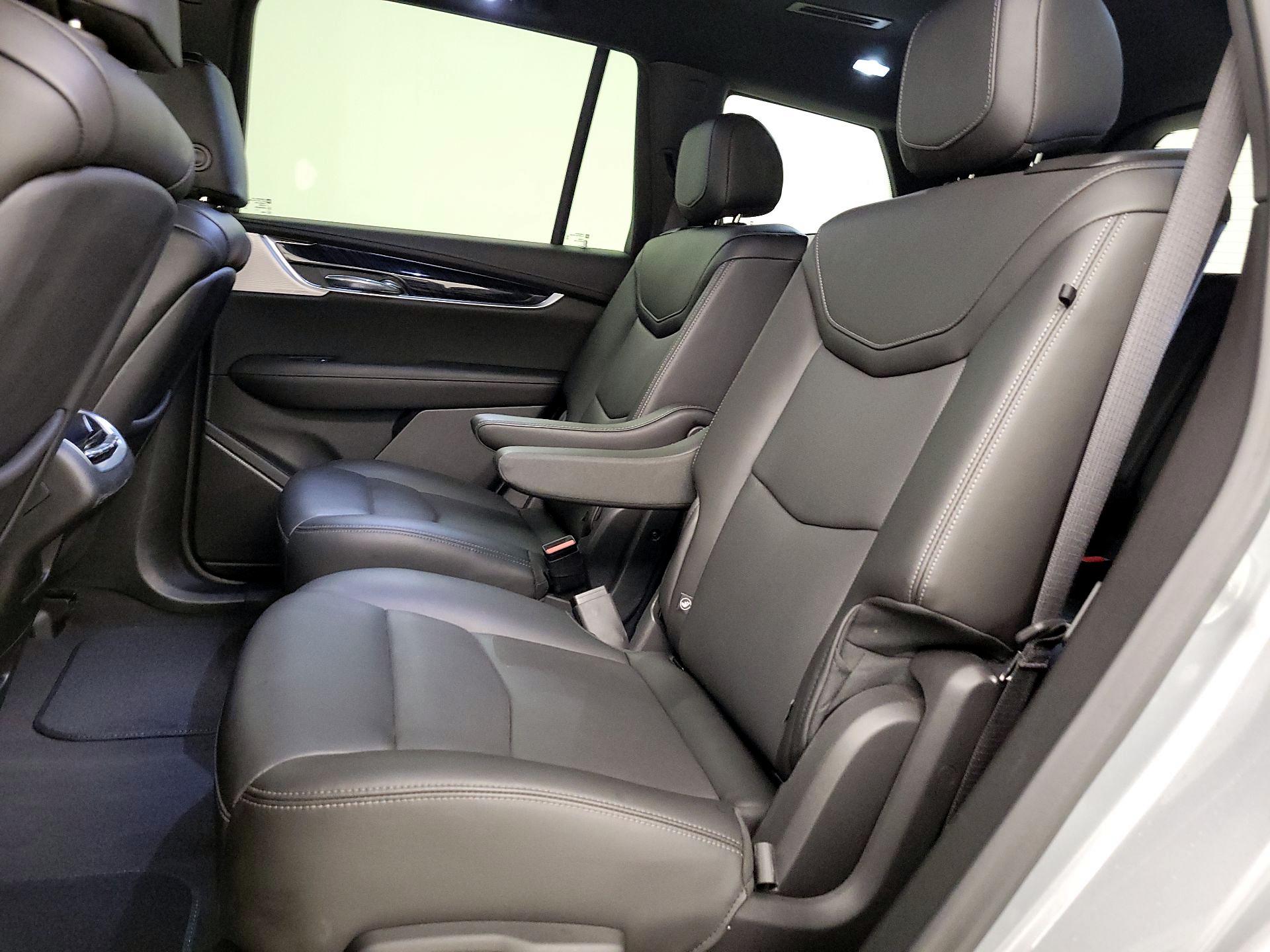 Thumbnail: 2025 Cadillac XT6 - 18