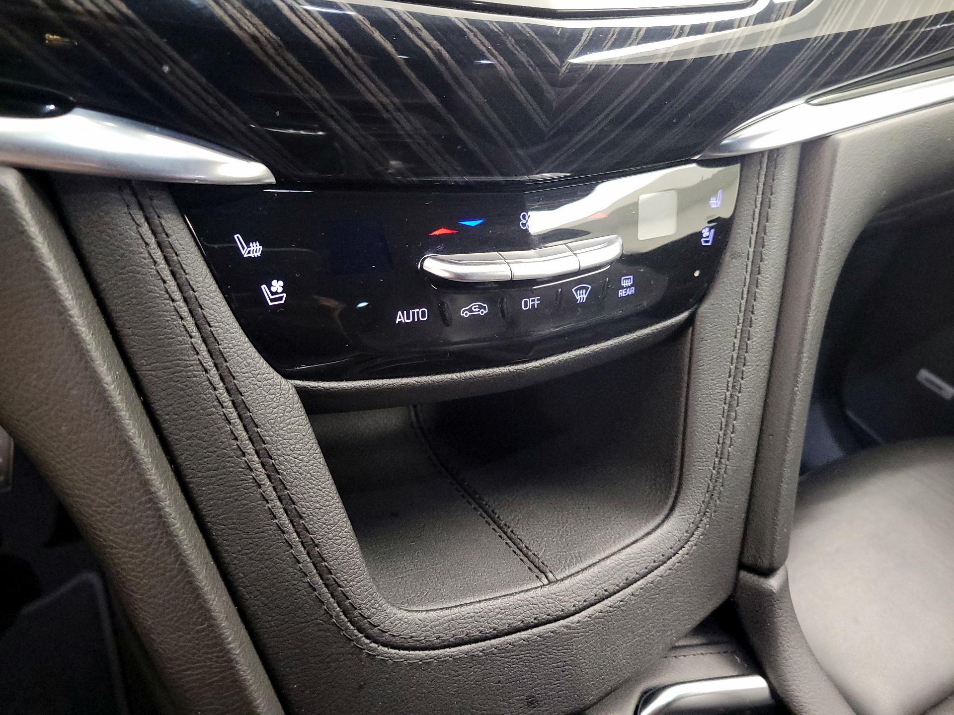 Thumbnail: 2025 Cadillac XT6 - 17