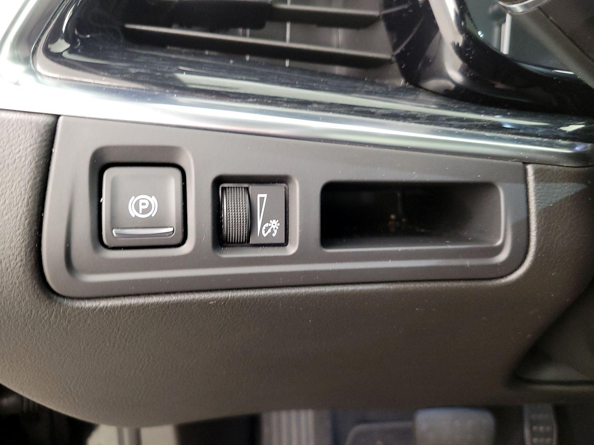 Thumbnail: 2025 Cadillac XT5 - 13