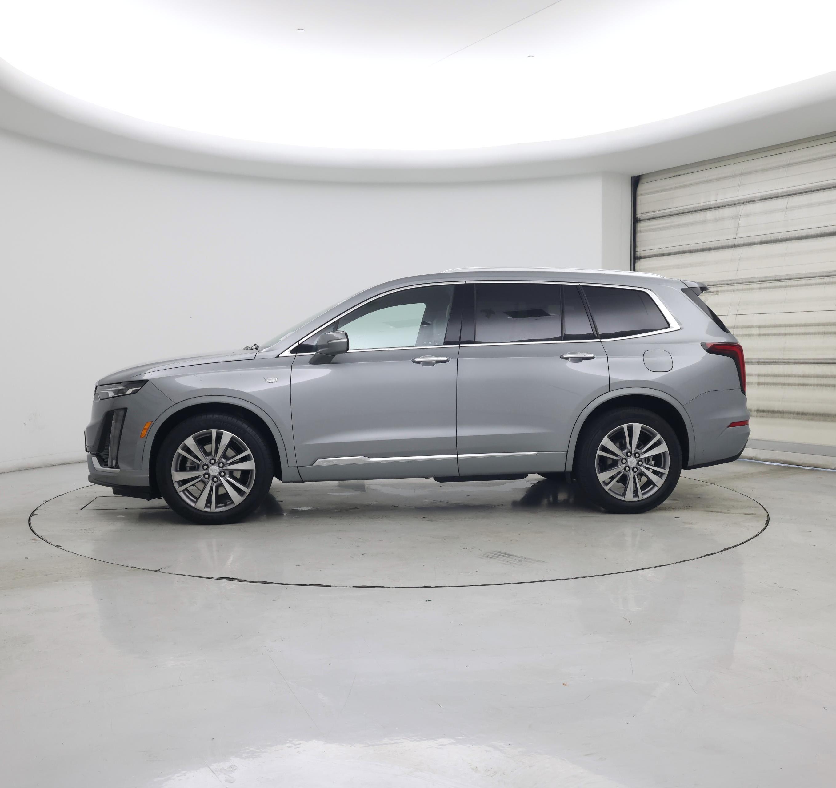 Thumbnail: 2025 Cadillac XT6 - 3