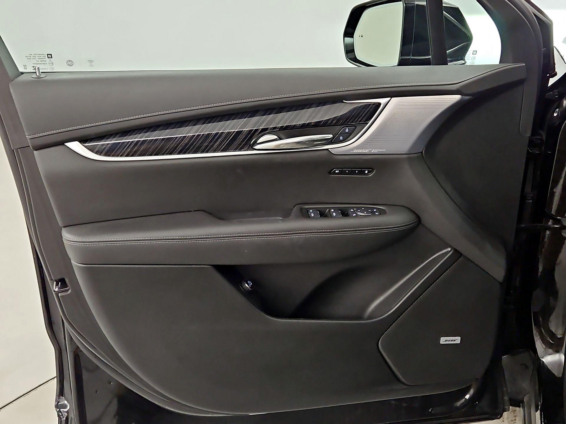 Thumbnail: 2025 Cadillac XT6 - 12