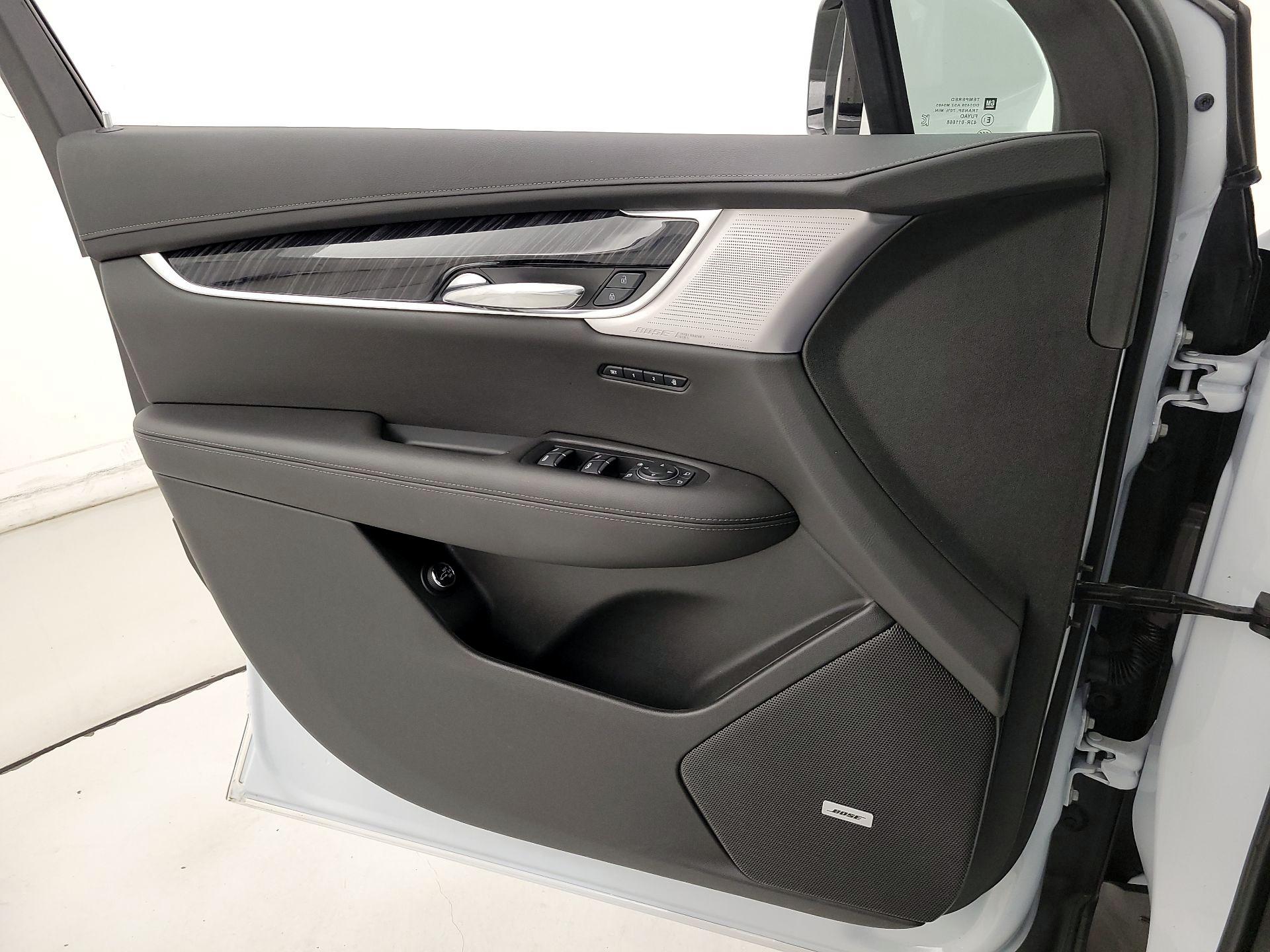 Thumbnail: 2025 Cadillac XT6 - 12