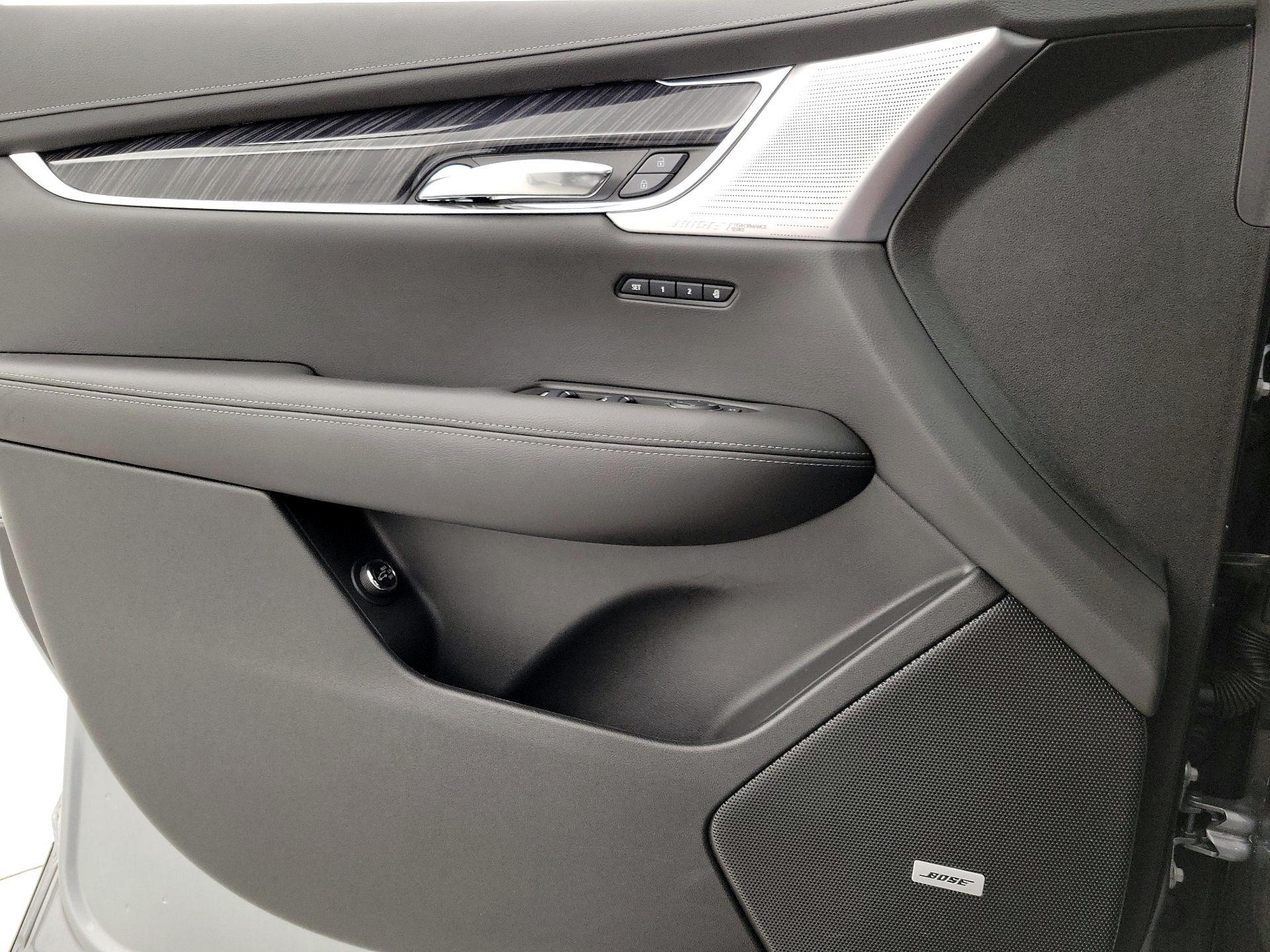 Thumbnail: 2025 Cadillac XT6 - 12