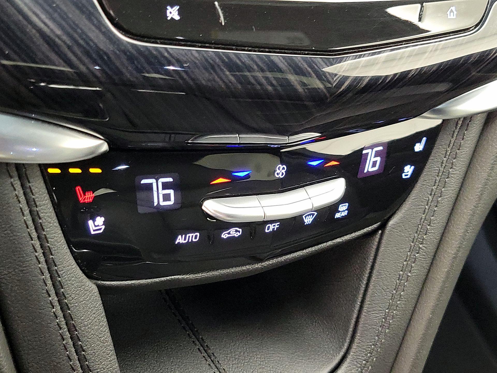 Thumbnail: 2025 Cadillac XT6 - 17