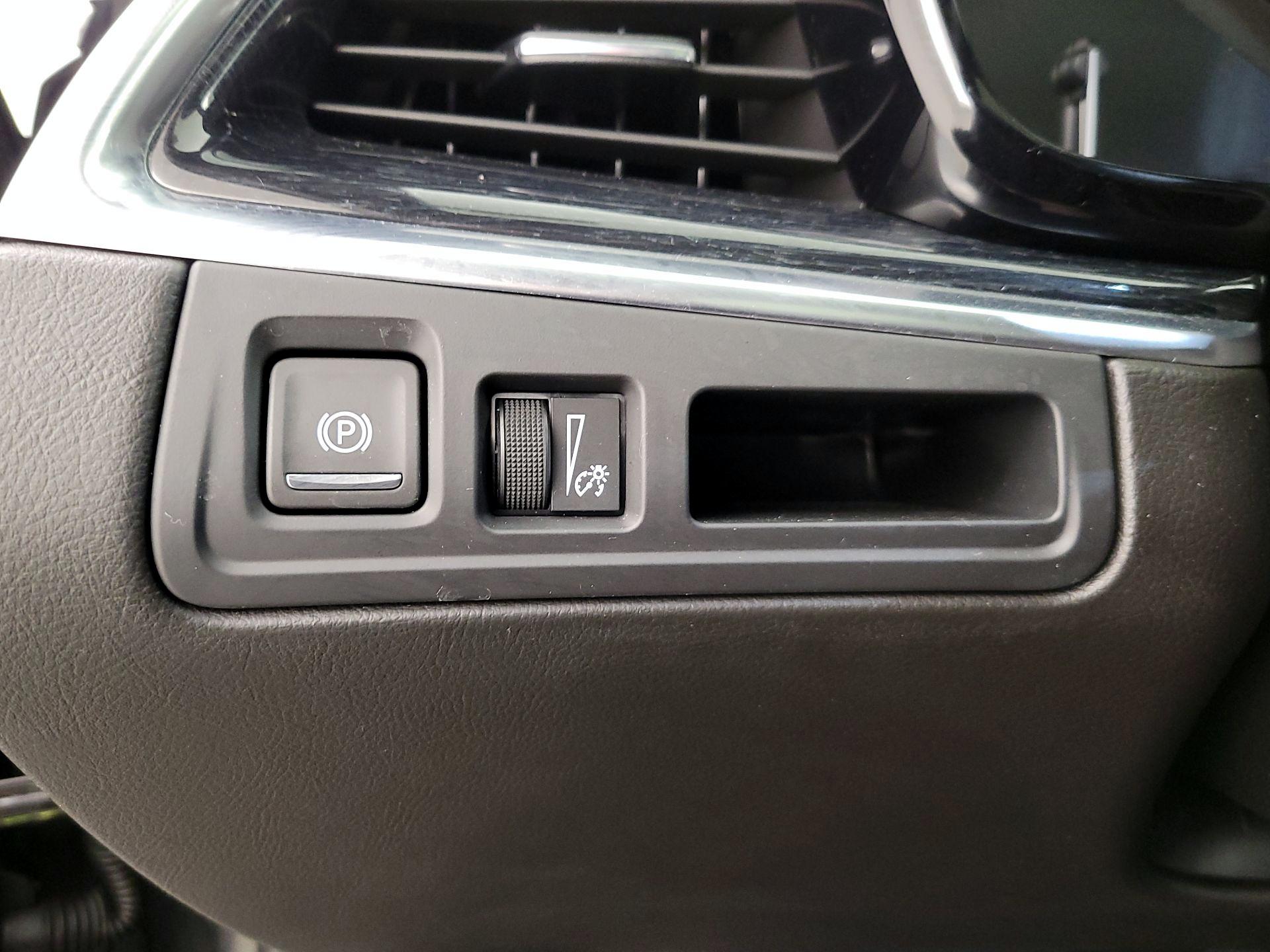 Thumbnail: 2025 Cadillac XT5 - 13