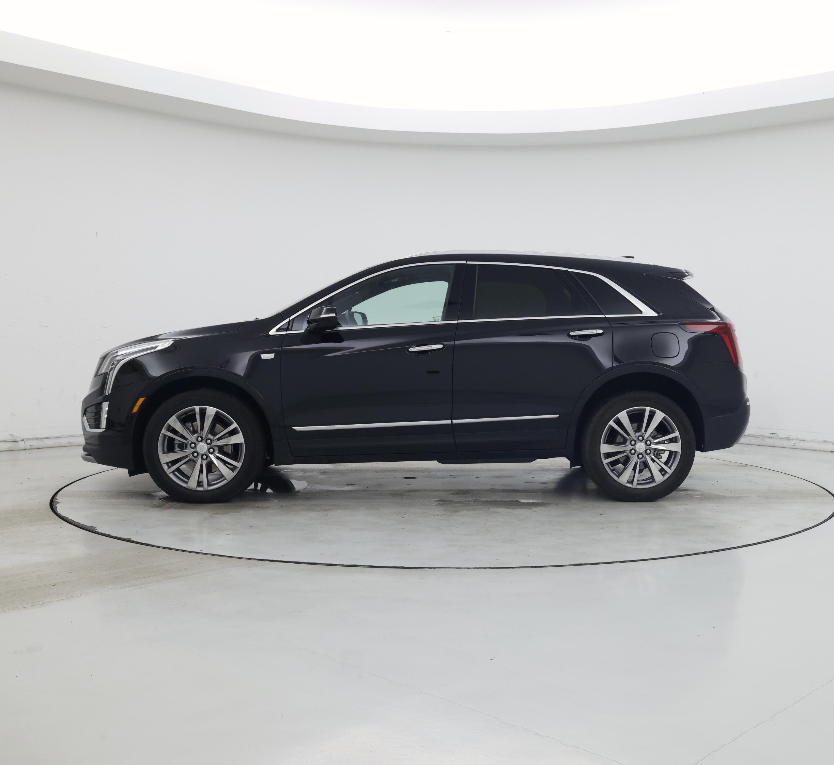 Thumbnail: 2025 Cadillac XT5 - 3