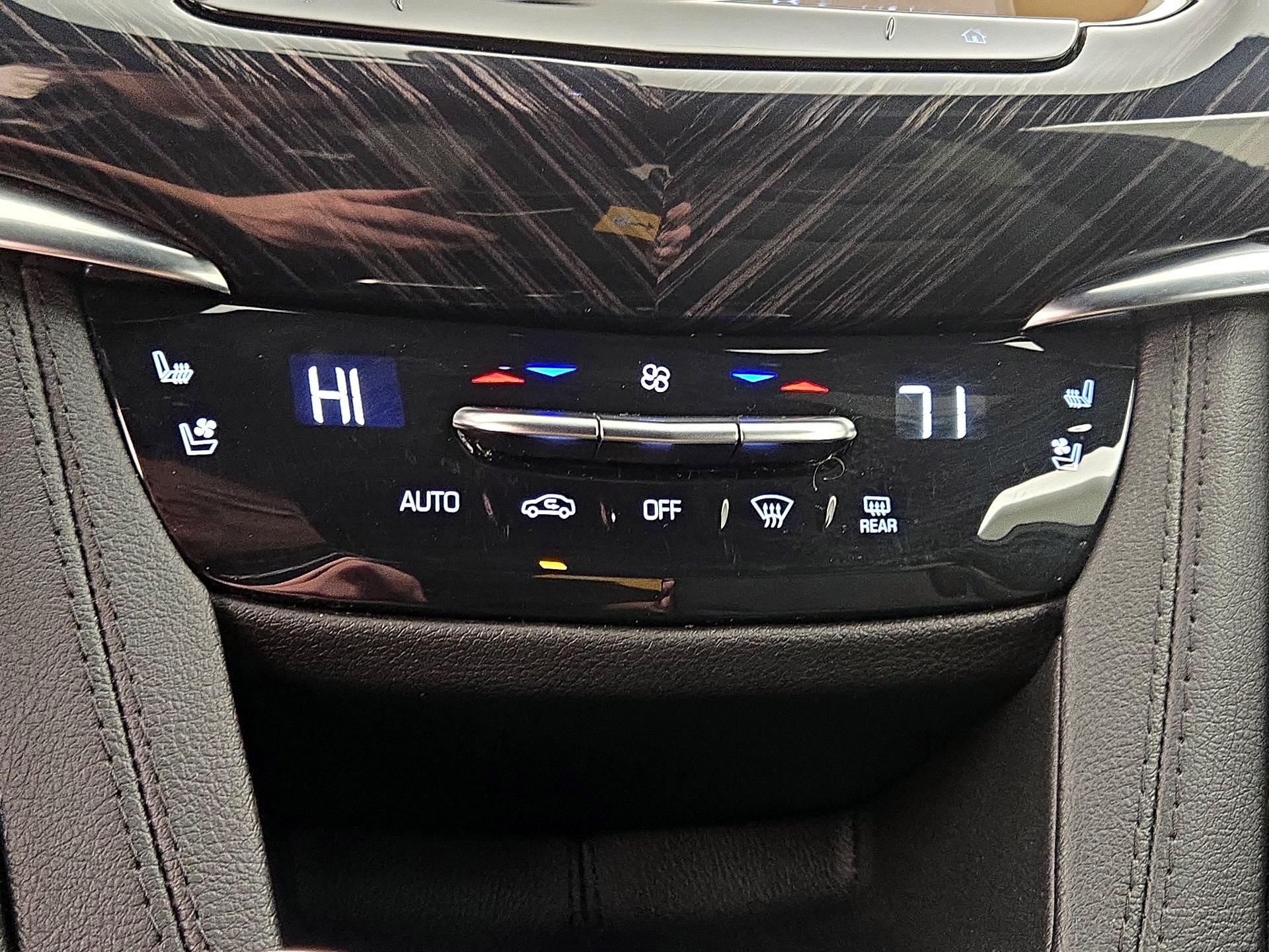 Thumbnail: 2025 Cadillac XT6 - 17