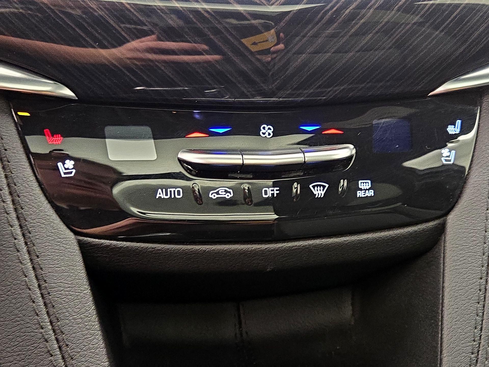 Thumbnail: 2025 Cadillac XT6 - 17