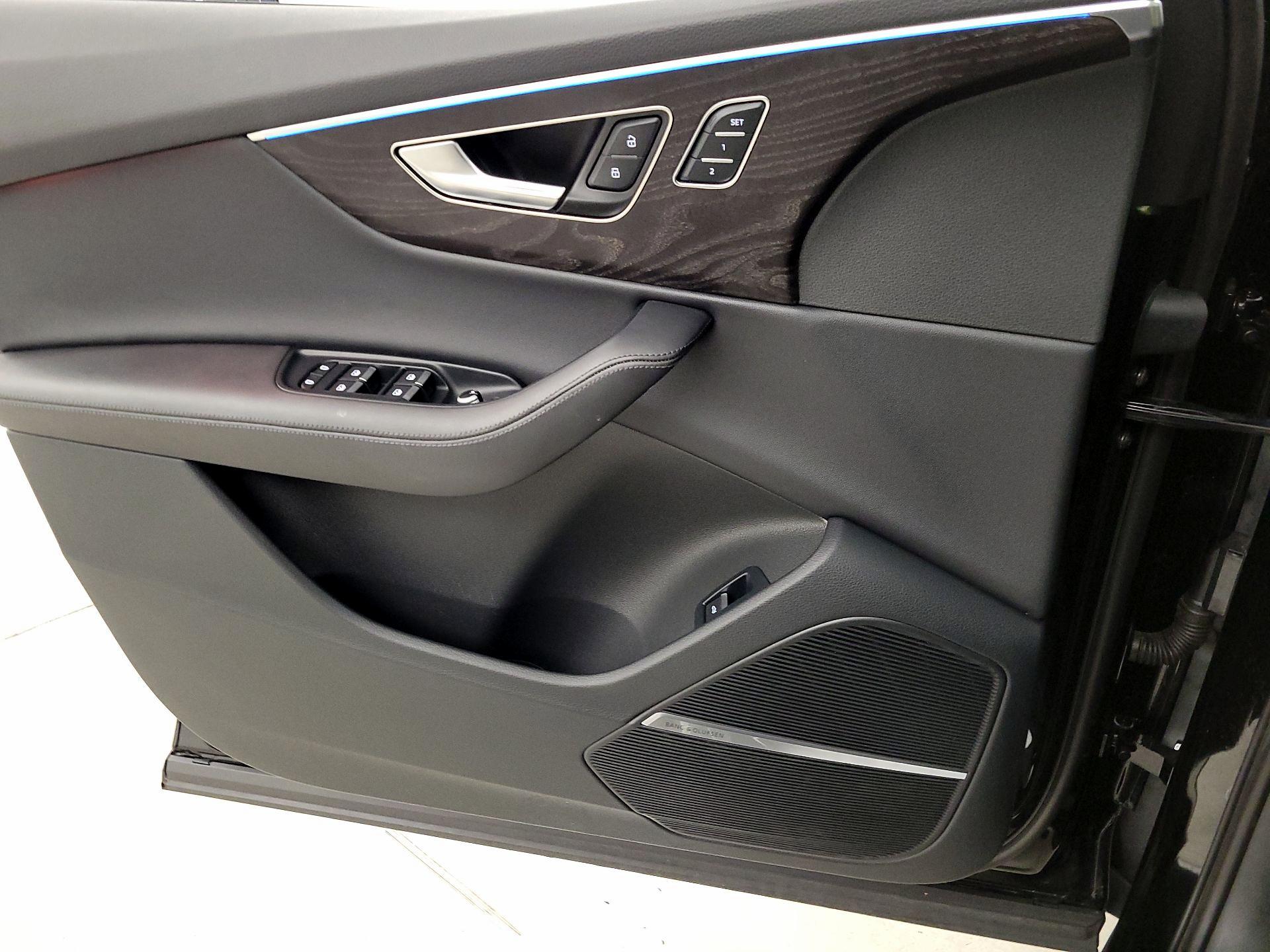 Thumbnail: 2023 Audi Q7 - 12