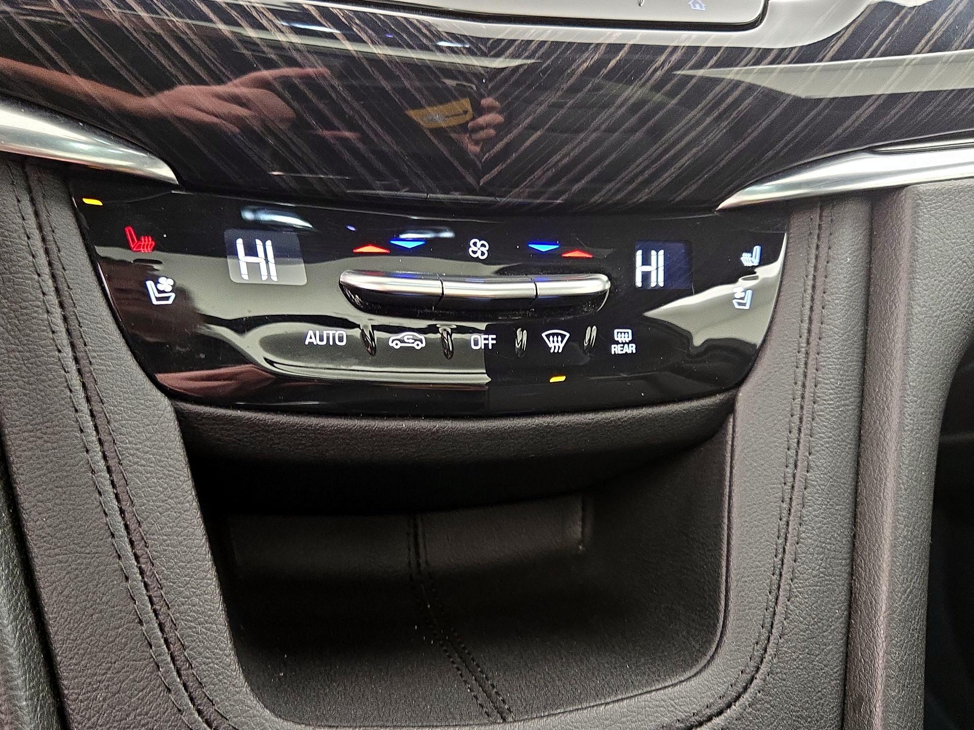 Thumbnail: 2025 Cadillac XT6 - 17