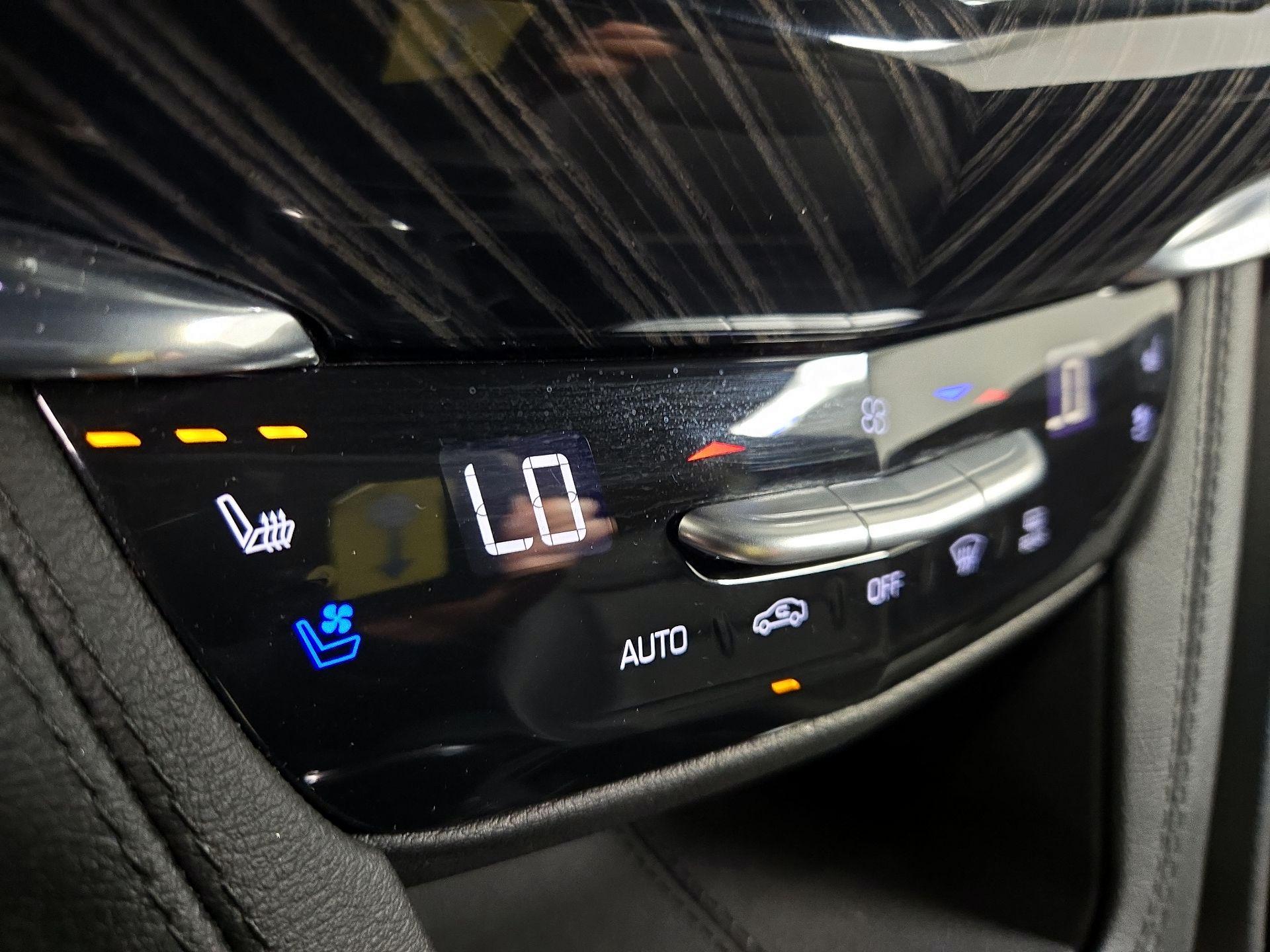 Thumbnail: 2025 Cadillac XT6 - 17