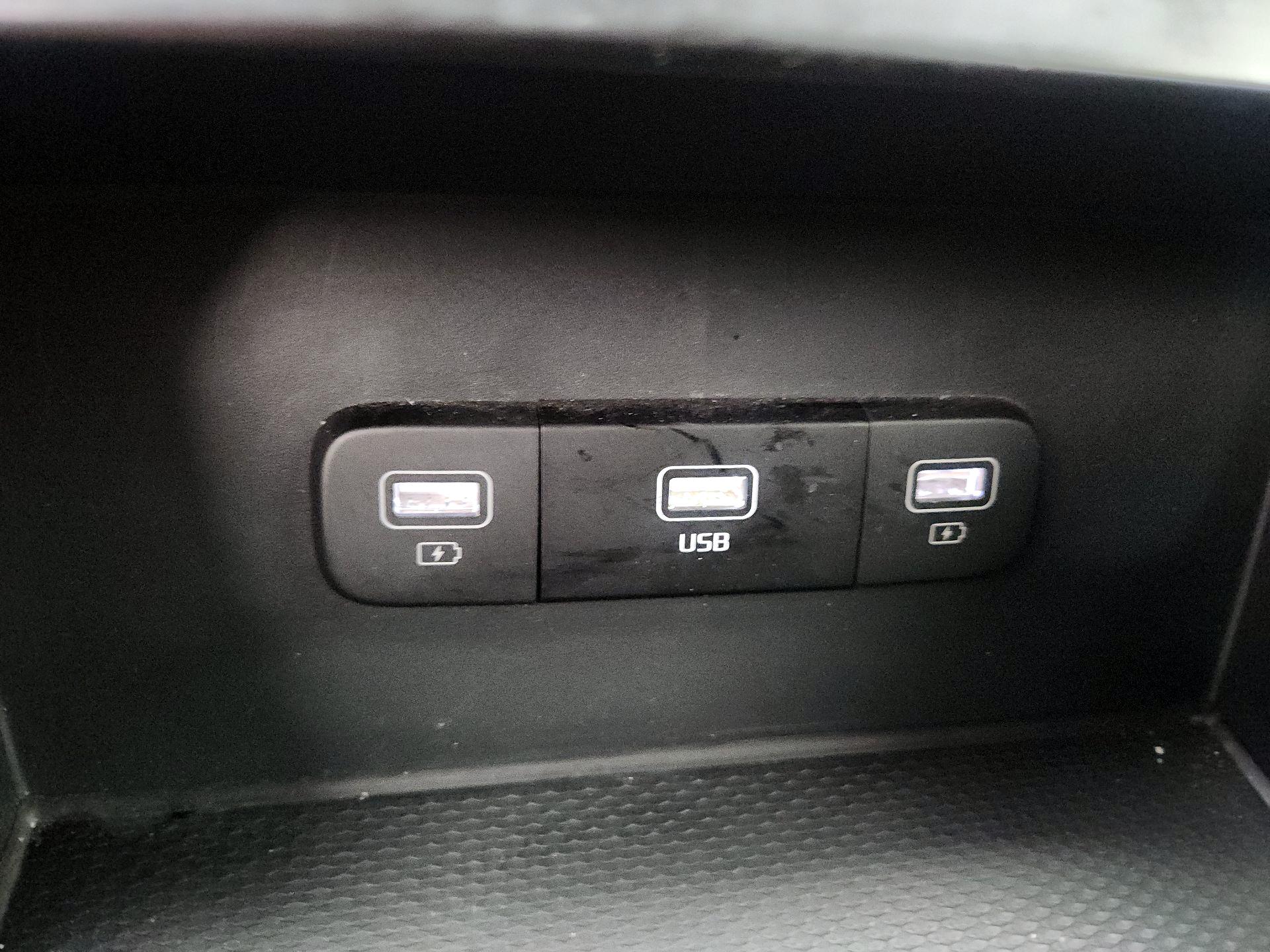 Thumbnail: 2024 Kia Carnival - 18