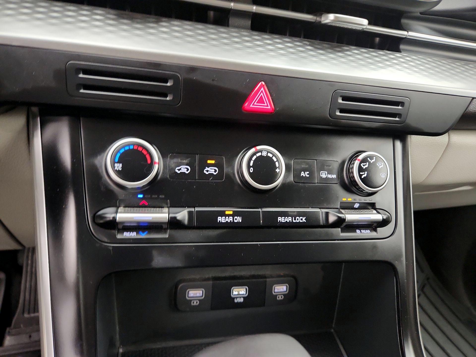 Thumbnail: 2024 Kia Carnival - 16